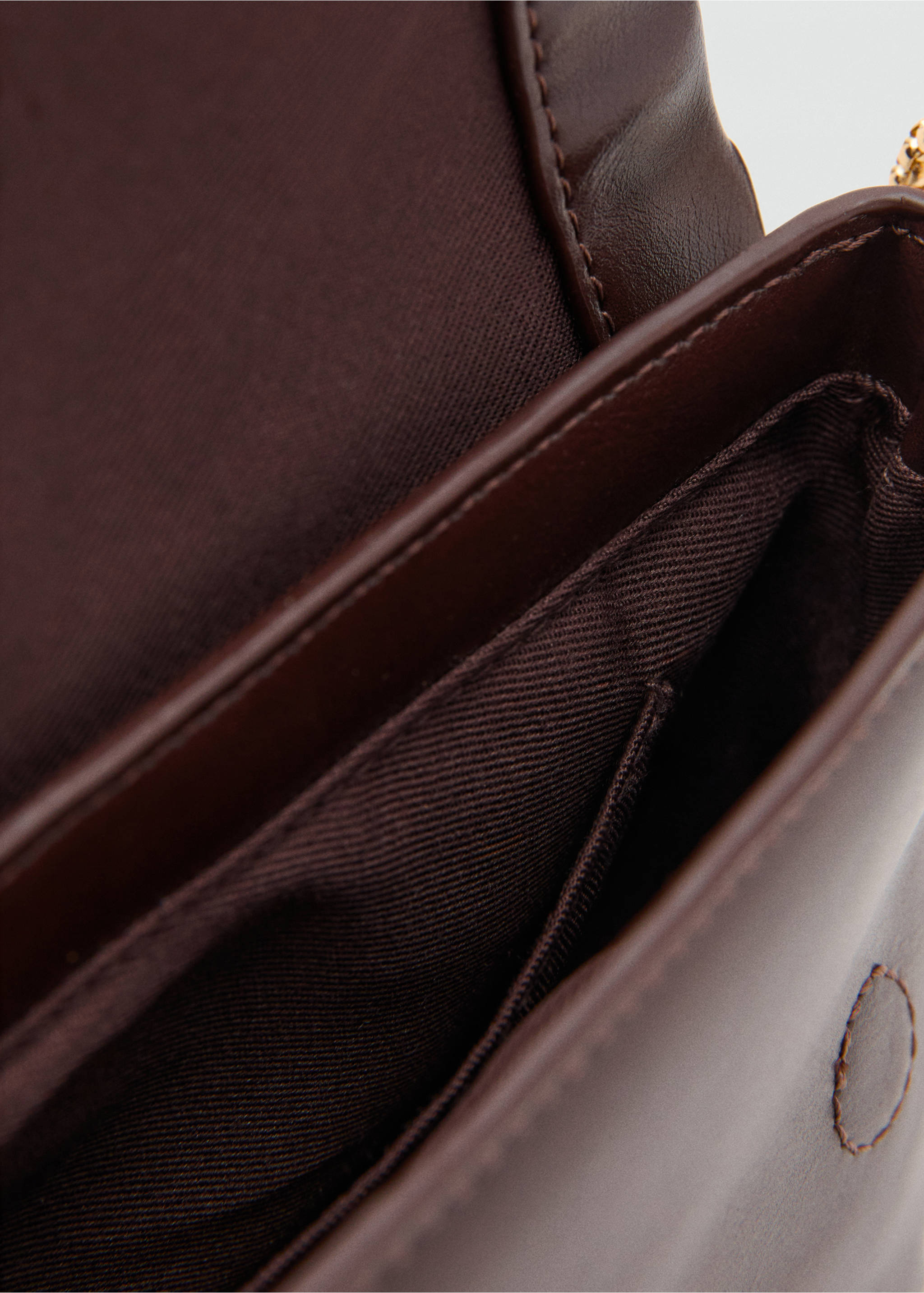 Bolso estilo sobre bandolera - Detalle del artículo 3, Chocolate. Ref: 27091219-00.