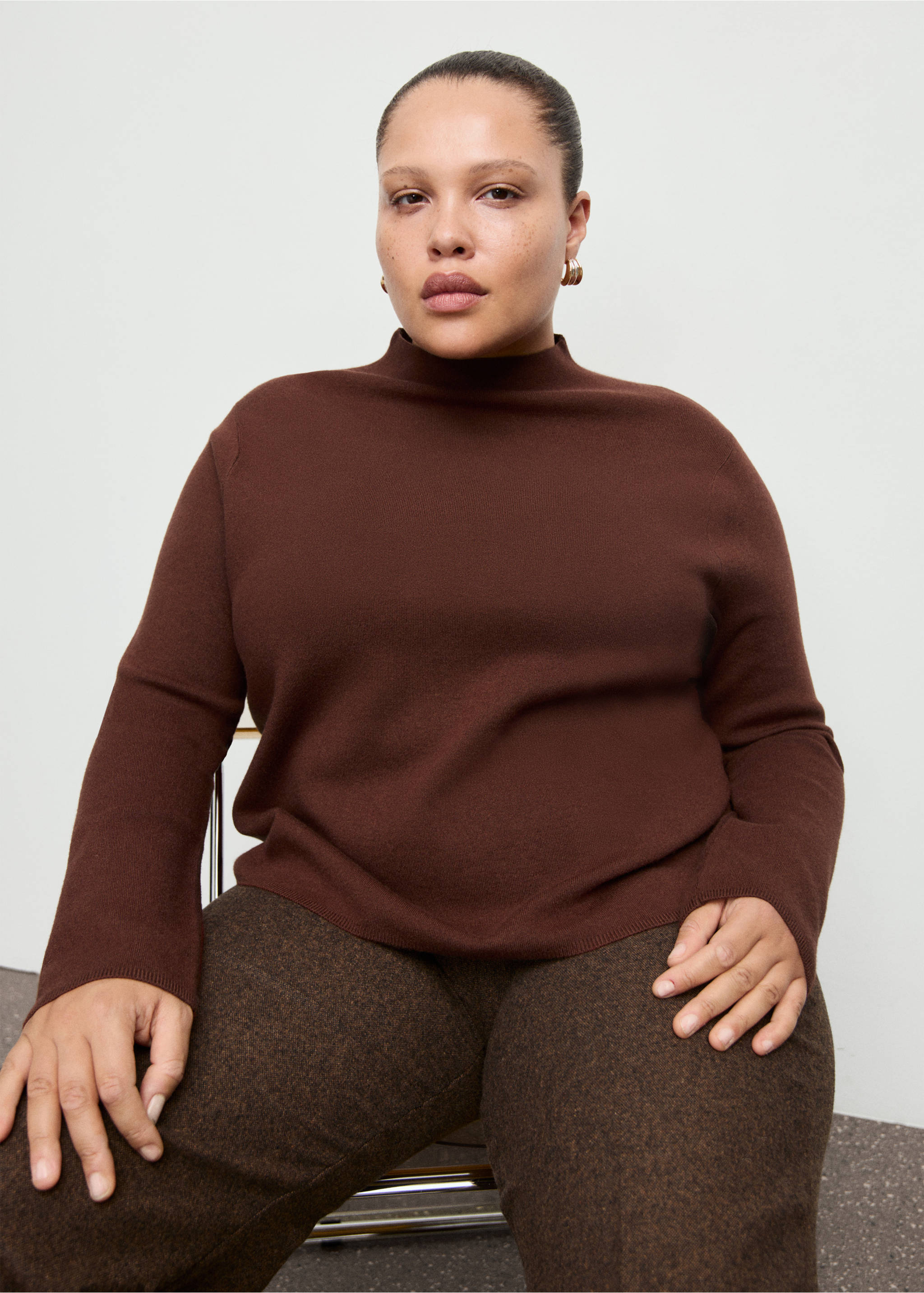 Knitted sweater with perkins neck - Details of the article 5, Caramel. Ref: 27091224-00.