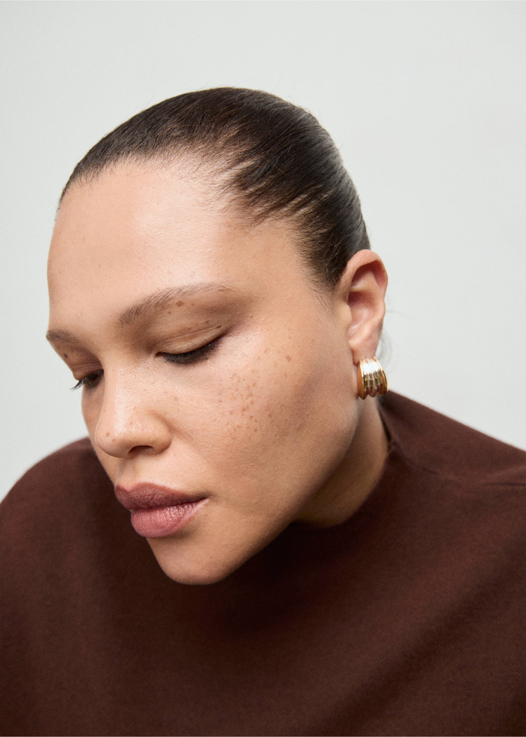 Knitted sweater with perkins neck - Details of the article 4, Caramel. Ref: 27091224-00.