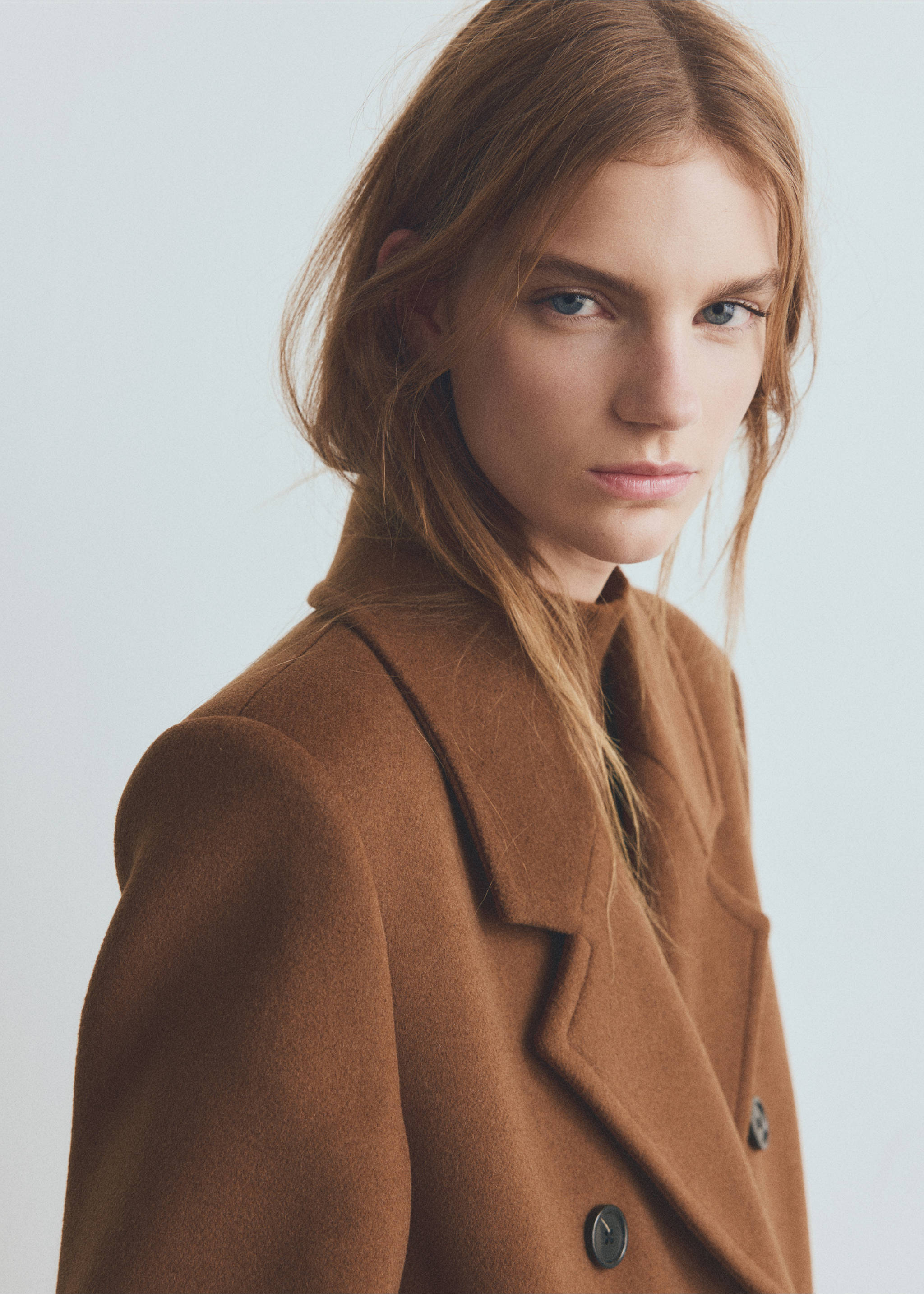 Manteau en laine à double boutonnage - Détail de l'article 1, Ocre. Ref: 27091231-00.