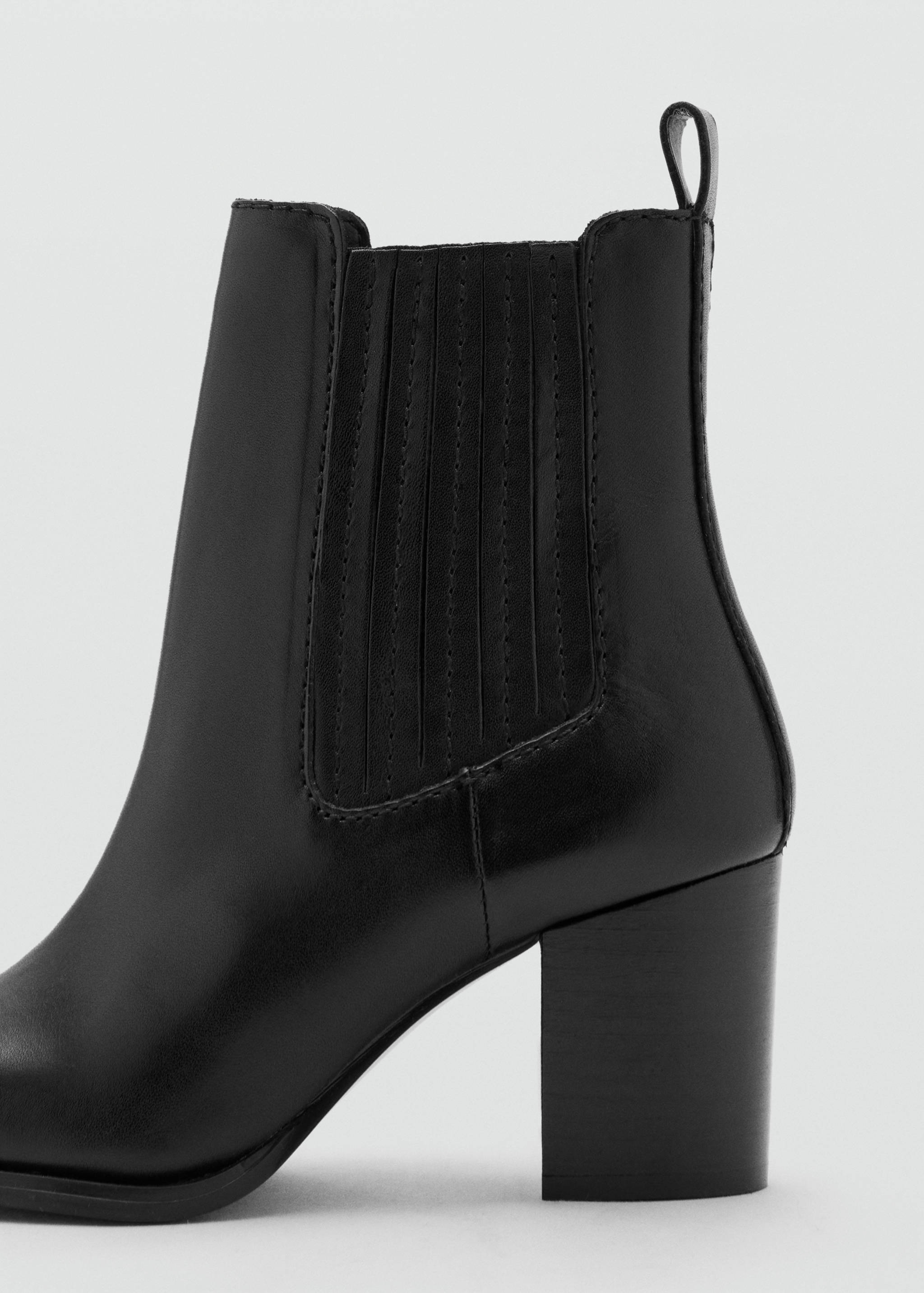 Leather pointed ankle boots - Details of the article 1