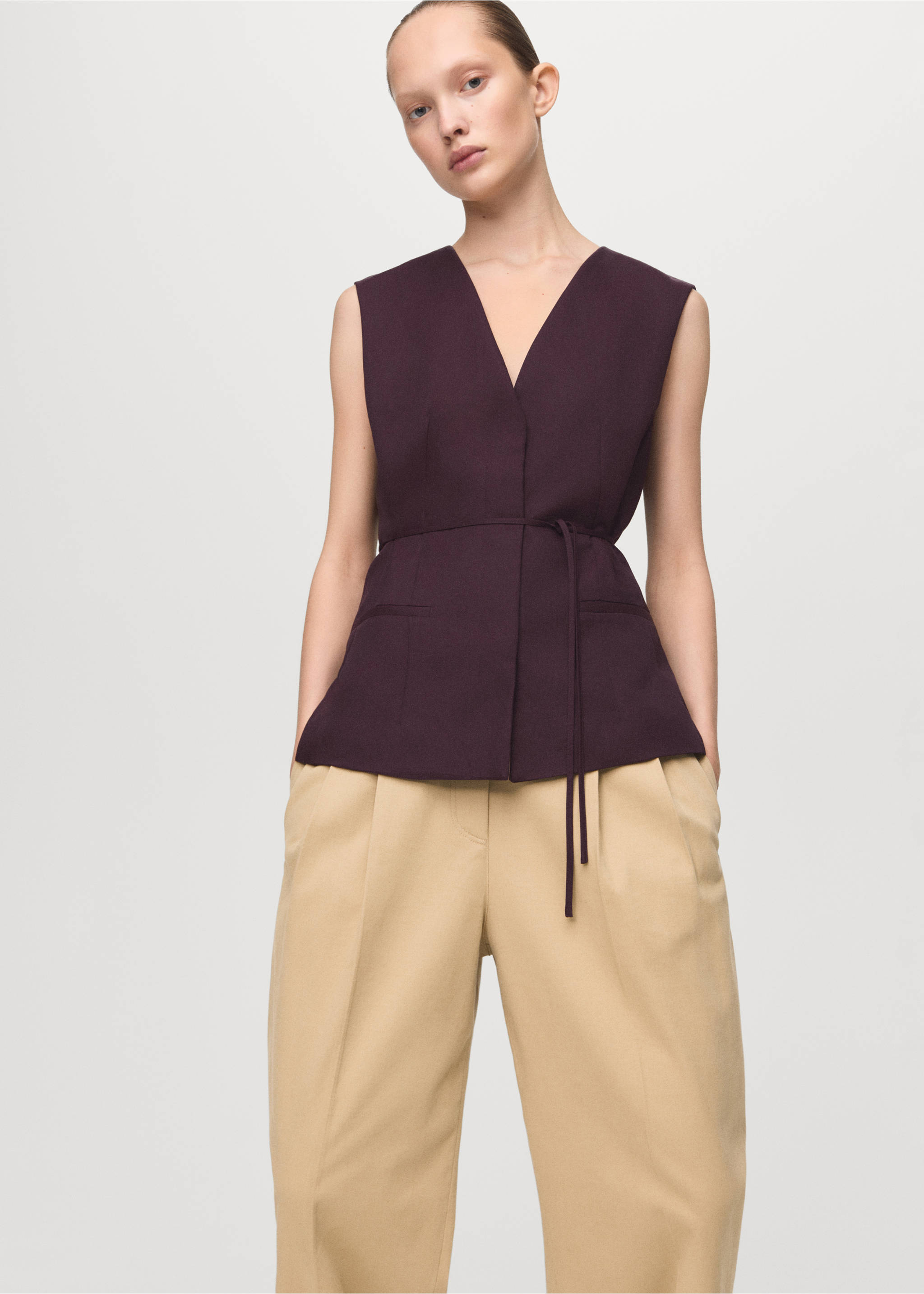 Suit waistcoat with bow - Medium plane, Burgundy. Ref: 27091240-00.