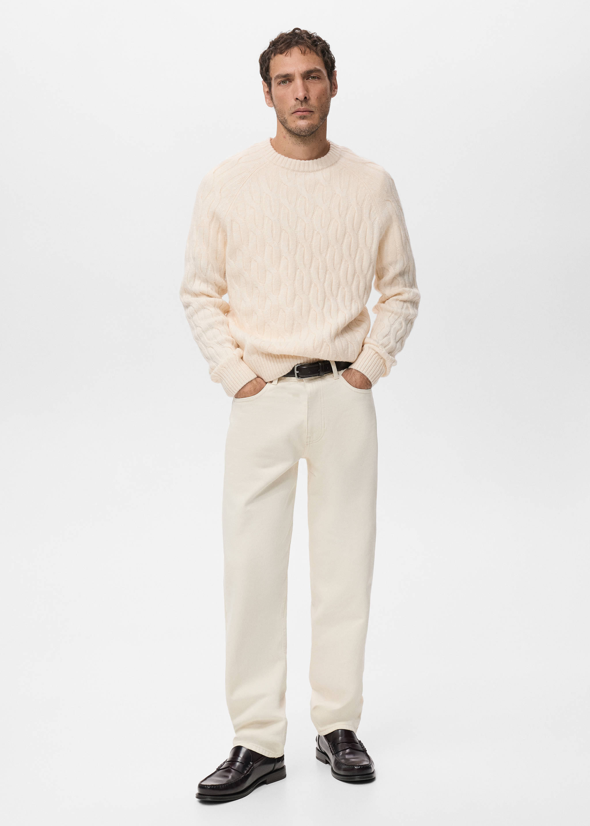 Cable-knit sweater - General plane