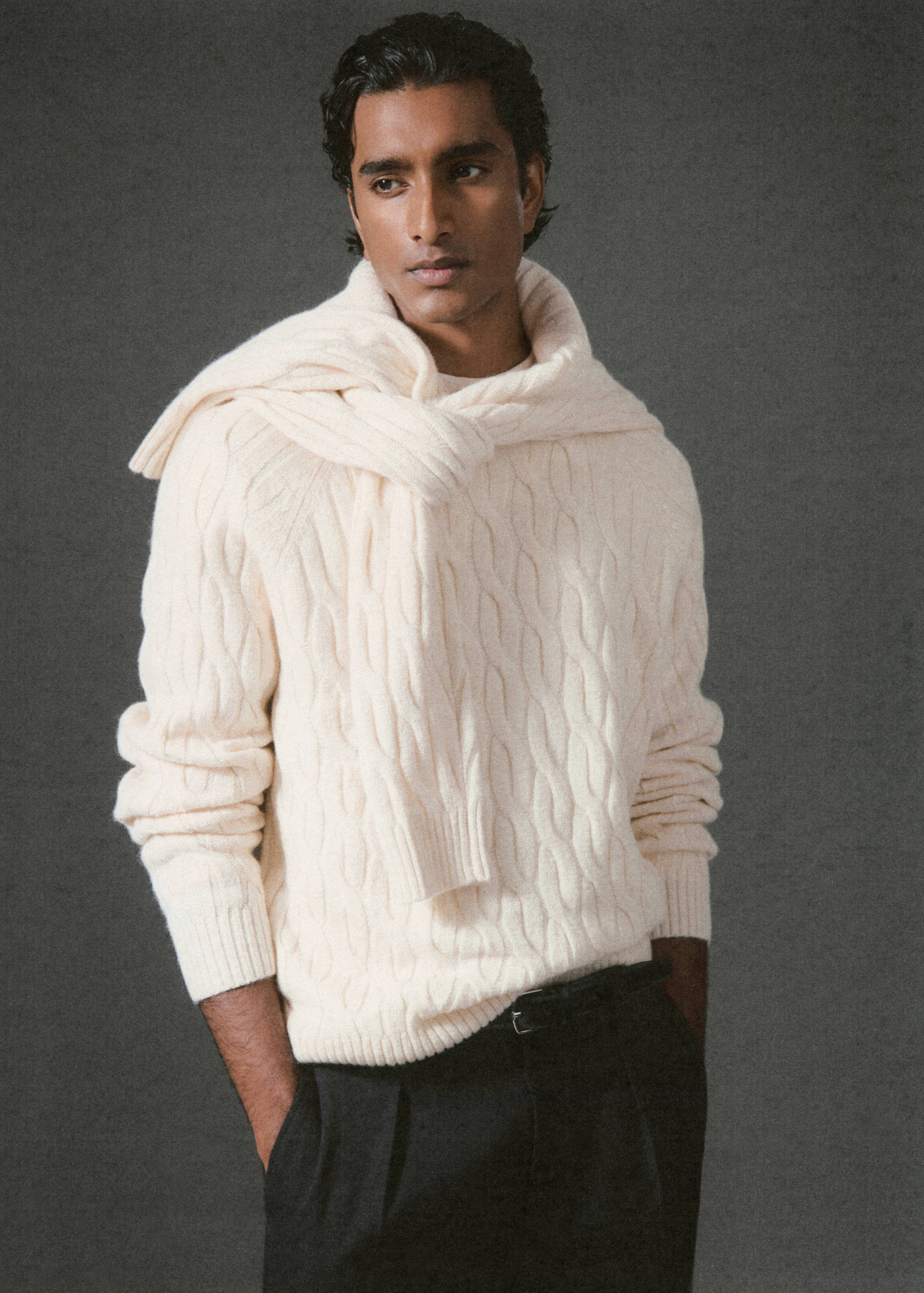 Cable-knit sweater - Details of the article 5