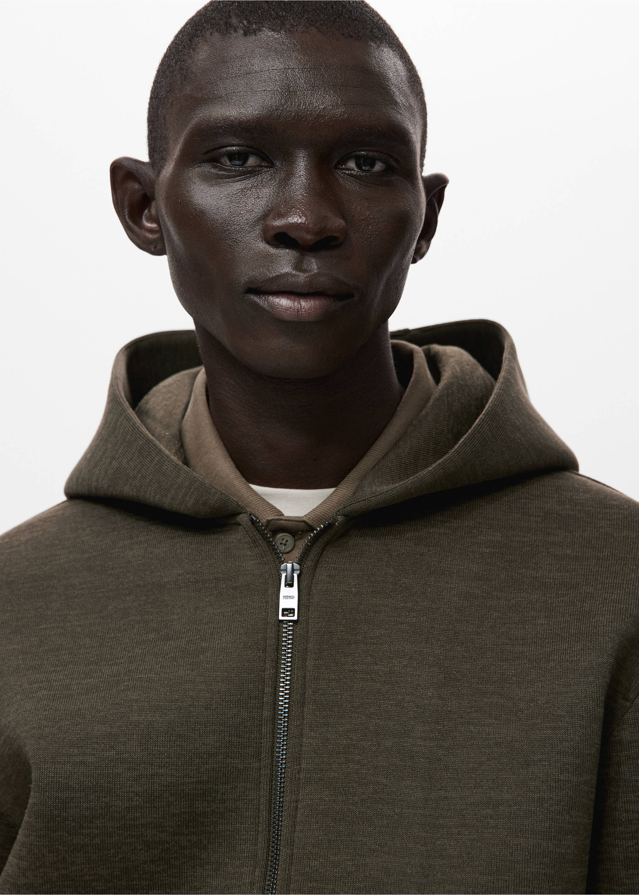 Neopren görünümlü fermuarlı sweatshirt - Ürün detayı 1, Haki Renk. Ref: 27091257-00.