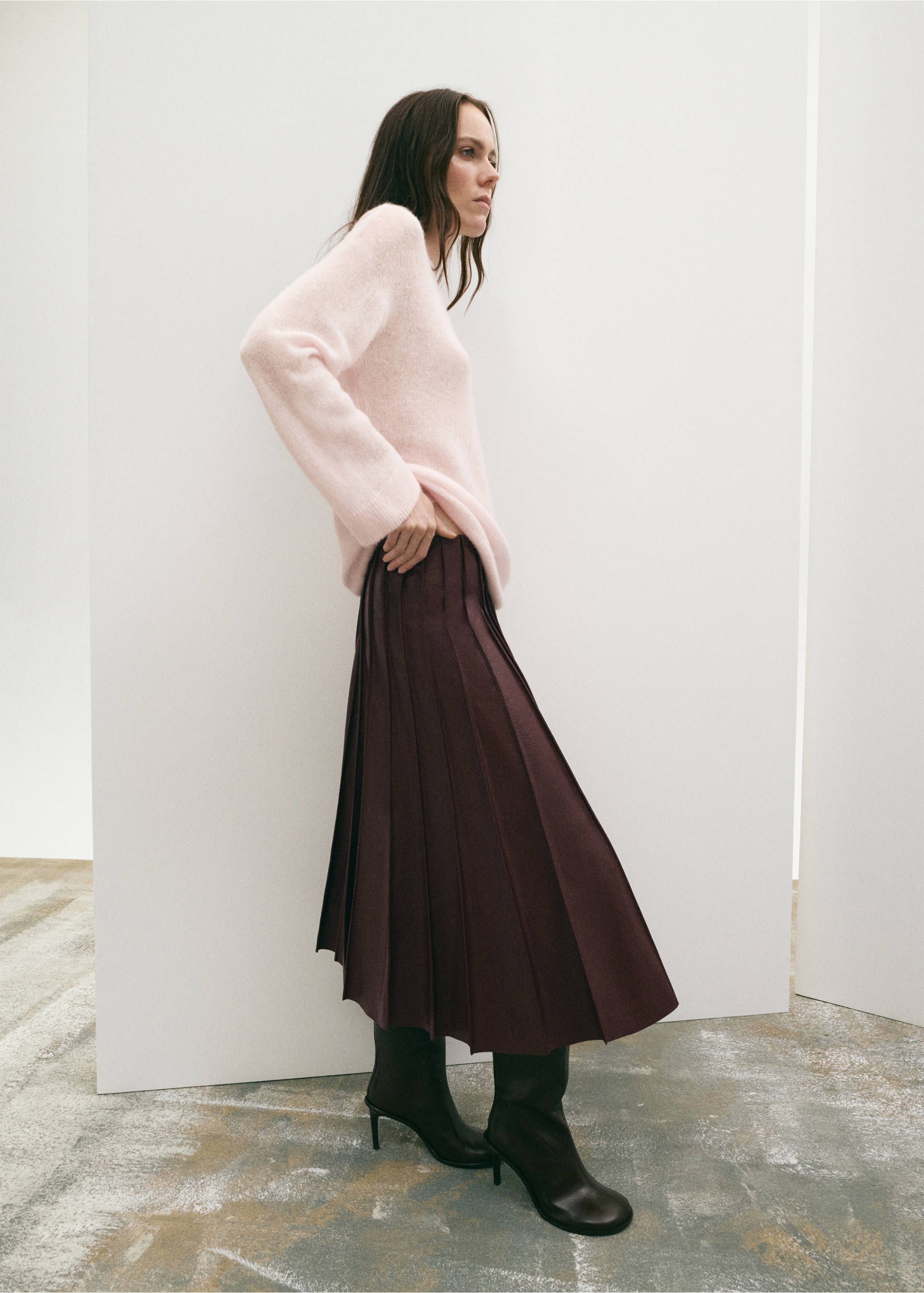 Faux-leather godet skirt - Details of the article 1, Maroon. Ref: 27091267-01.