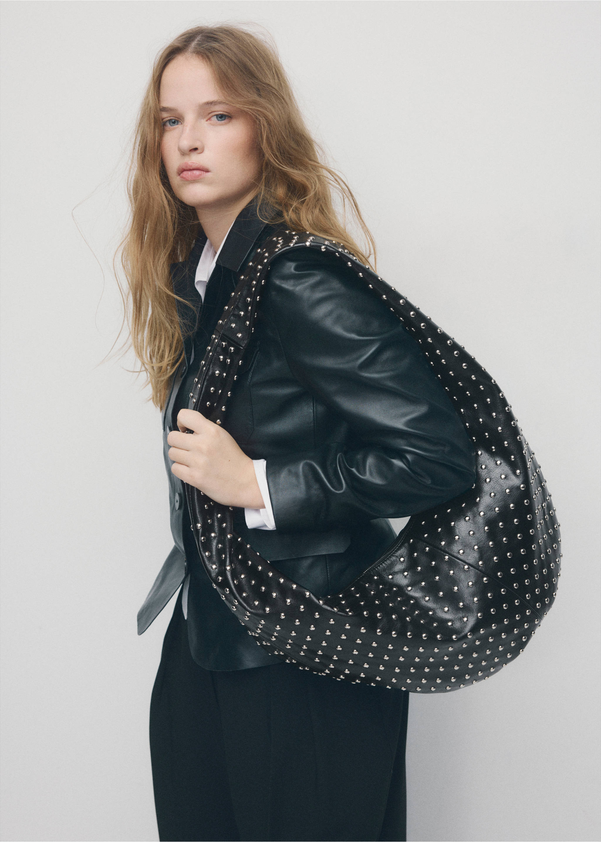 Oval studded shoulder bag - Details of the article 9, Black. Ref: 27091272-00.