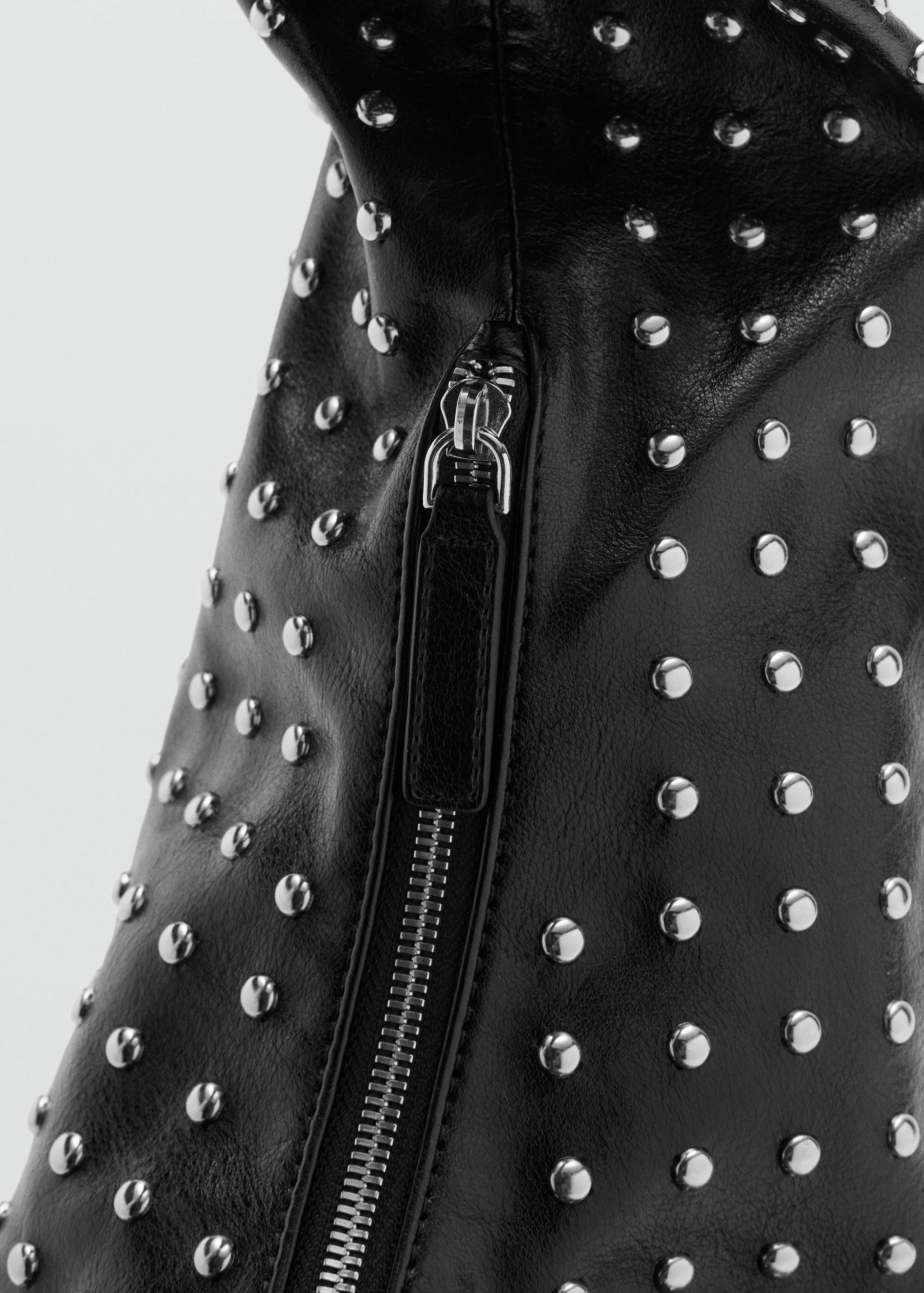 Oval studded shoulder bag - Details of the article 1