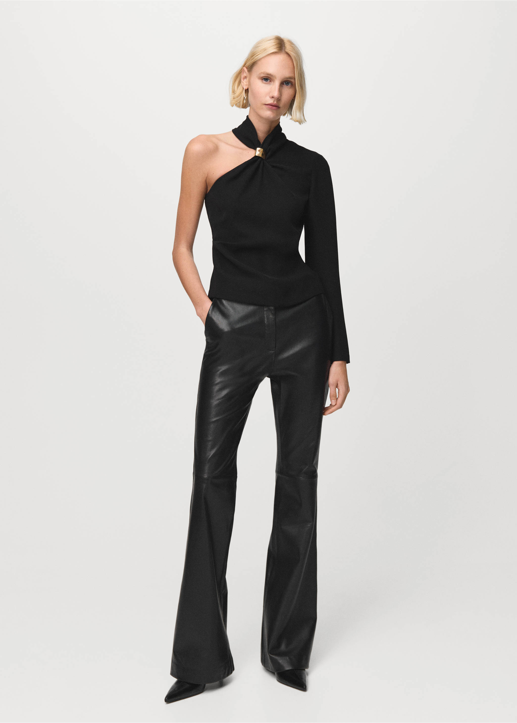 Asymmetrical blouse with metallic detail - General plane, Black. Ref: 27091273-00.
