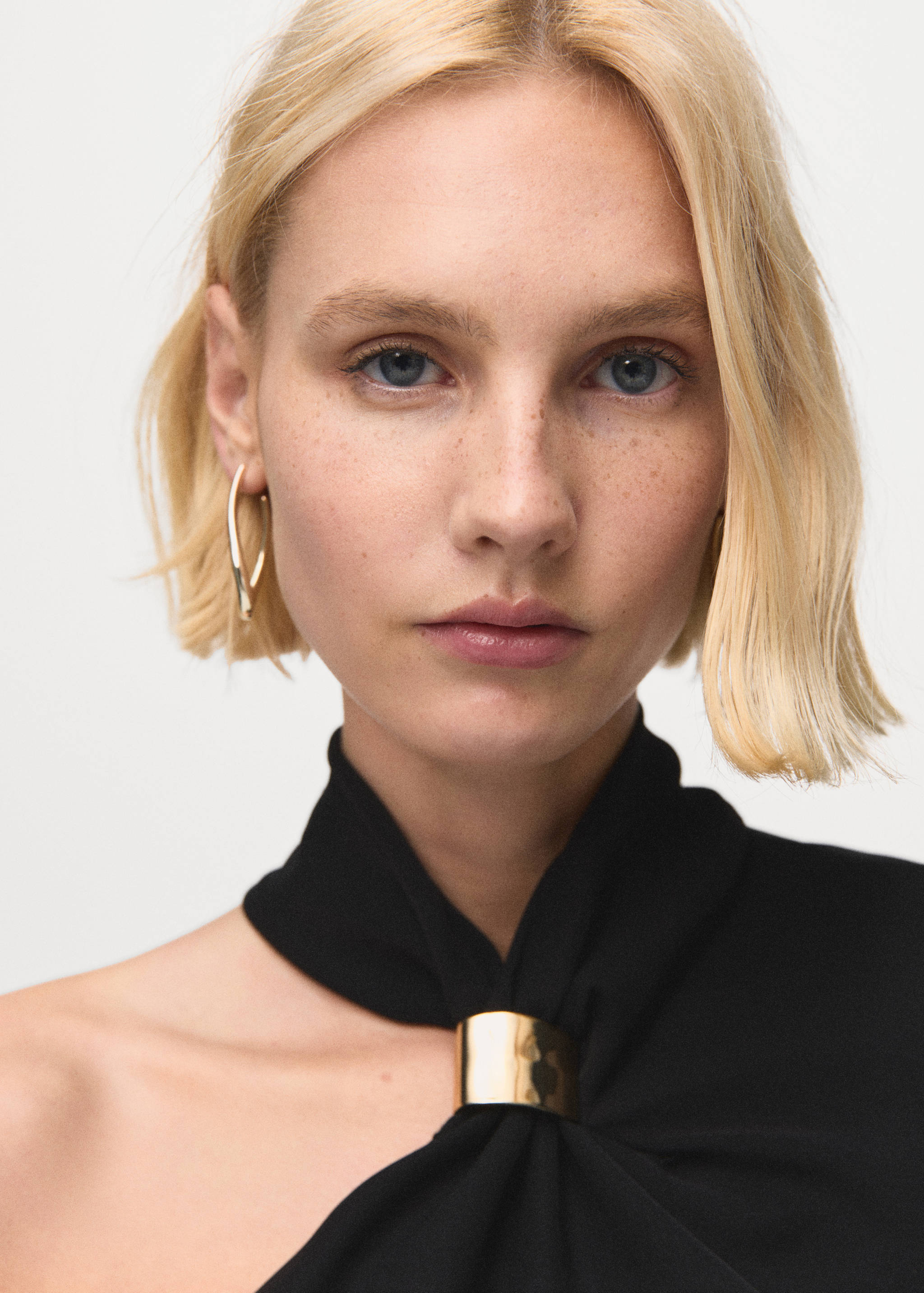 Asymmetrical blouse with metallic detail - Details of the article 1