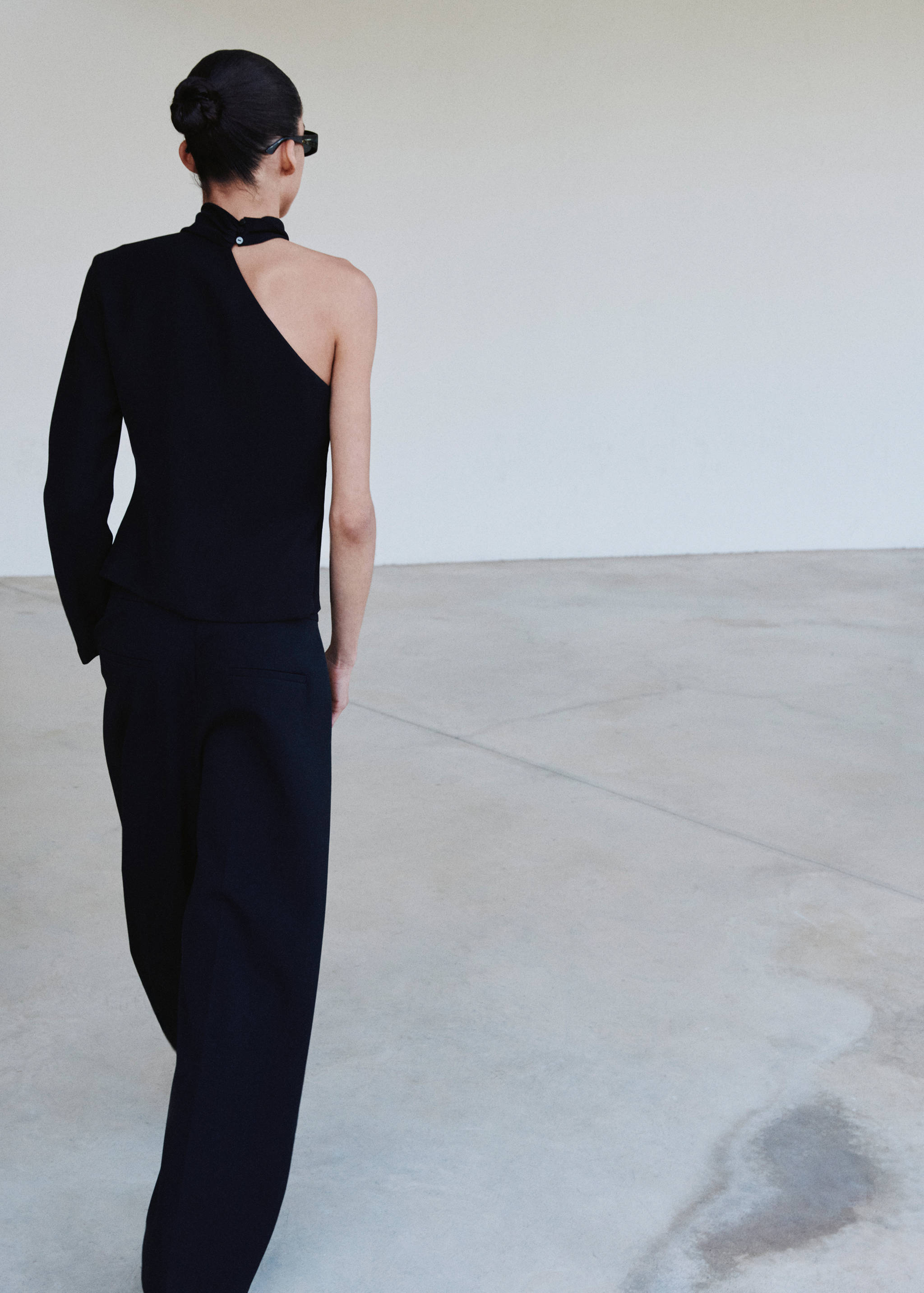 Asymmetrical blouse with metallic detail - Reverse of the article