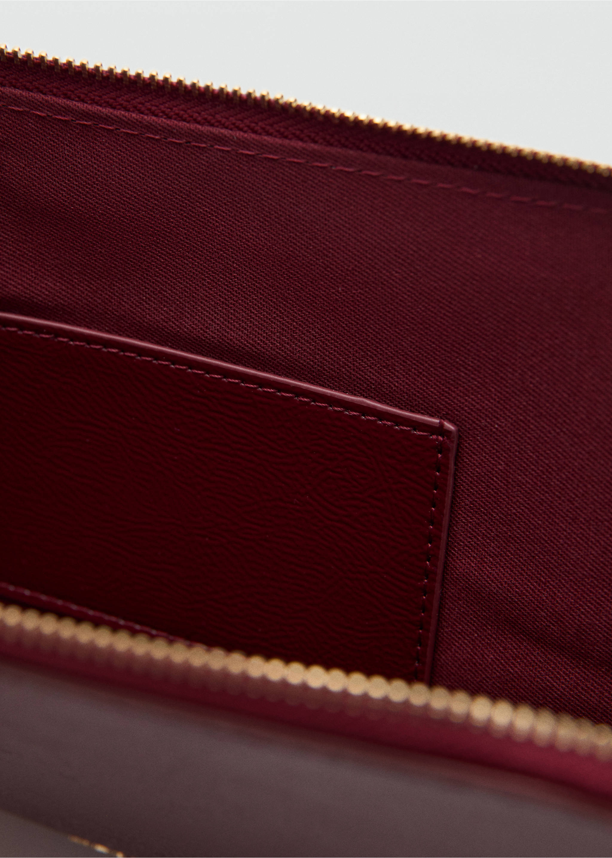 Mini beaded pochette - Details of the article 2, Burgundy. Ref: 27091275-00.