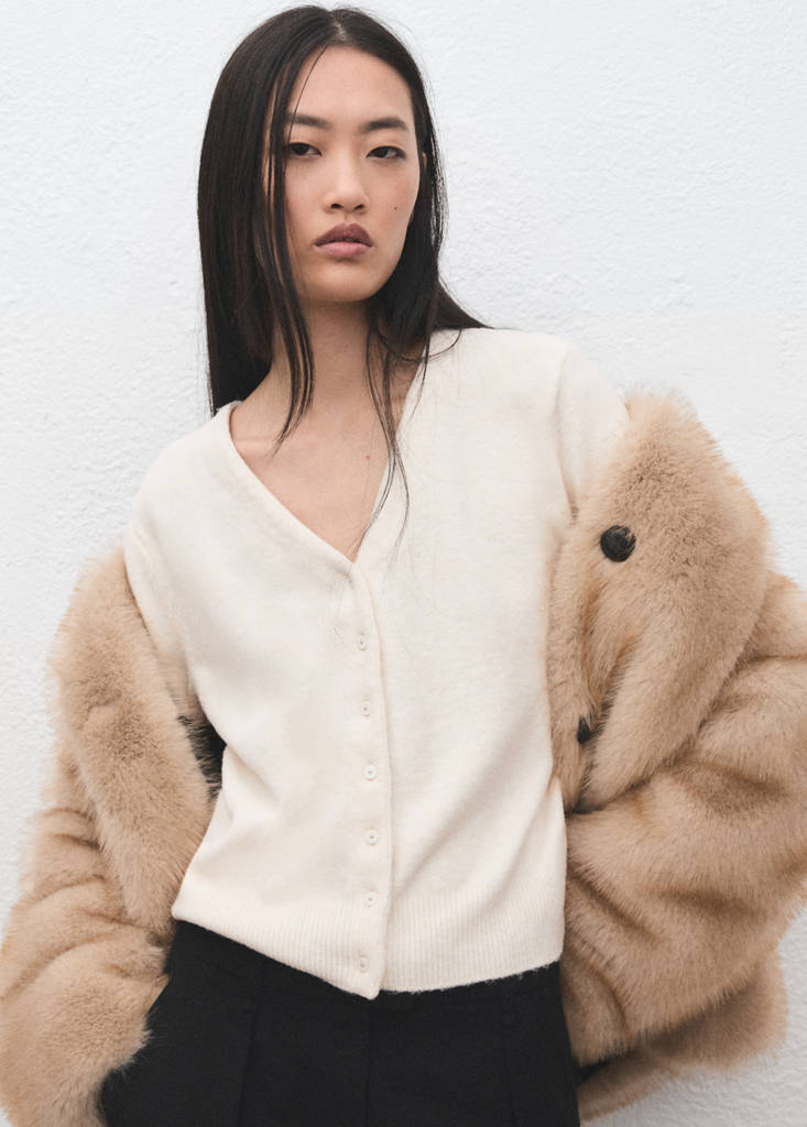 V-neck knitted cardigan — Ecru