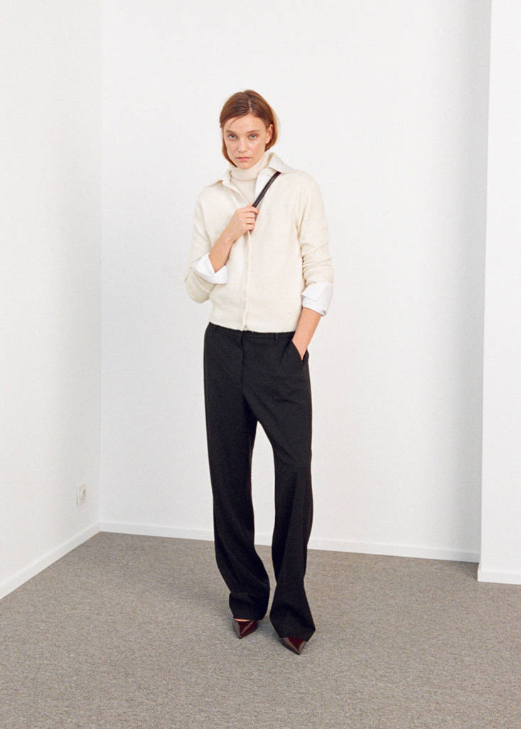 V-neck knitted cardigan — Ecru