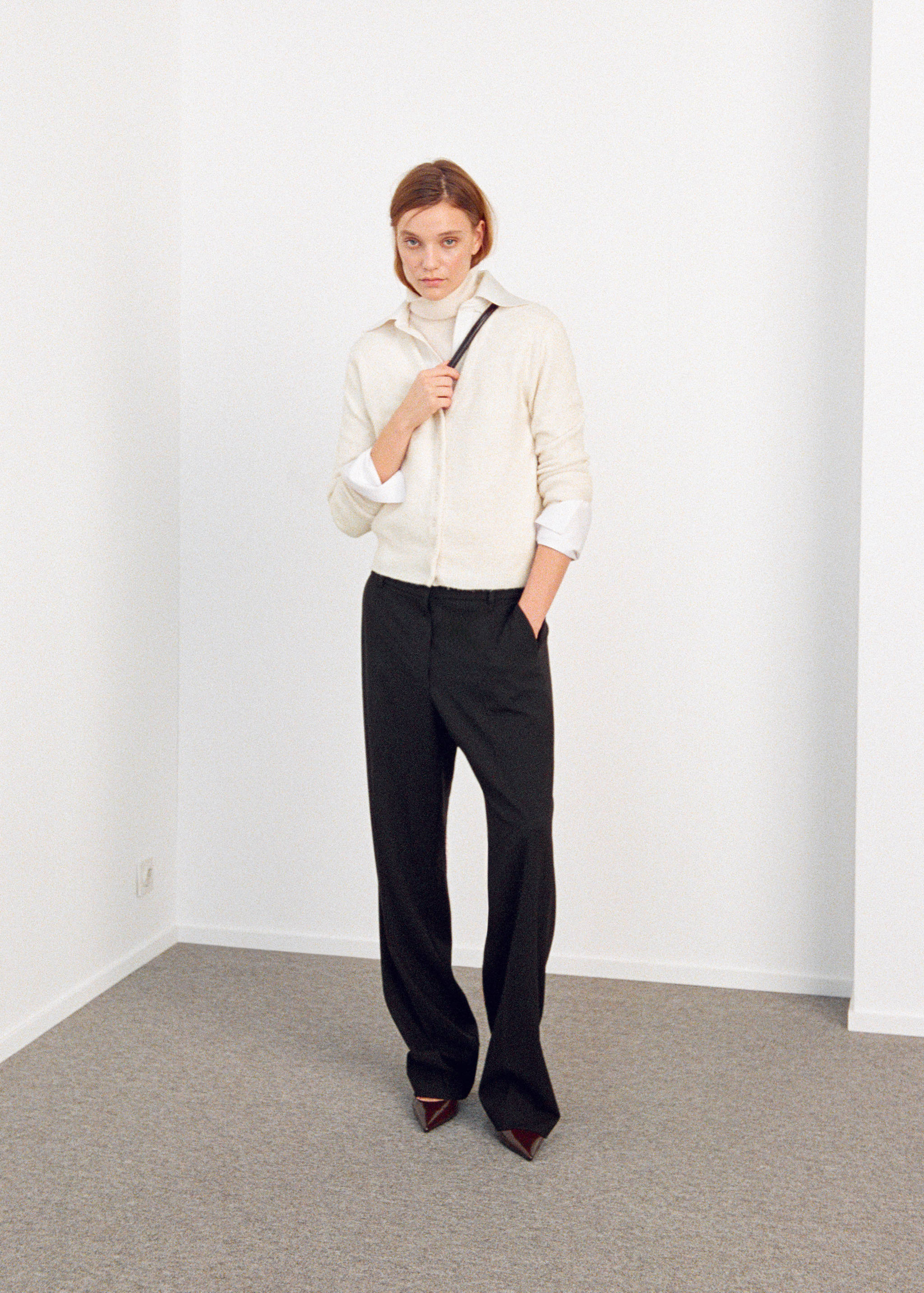 V-neck knitted cardigan - General plane