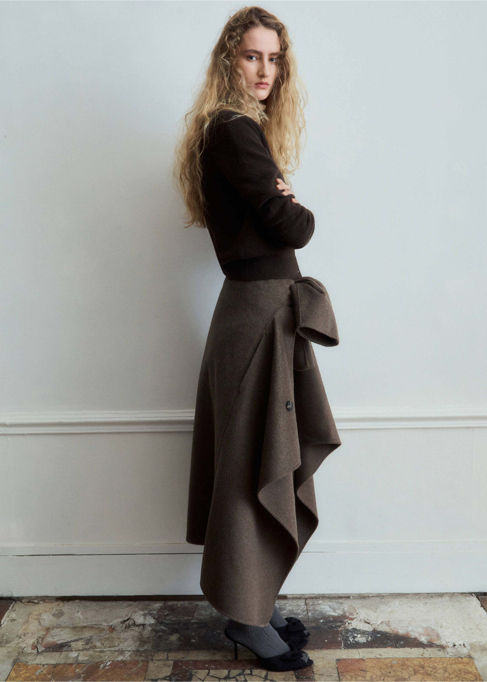 Cárdigan punto cuello pico - Plano general, Chocolate. Ref: 27091279-00.