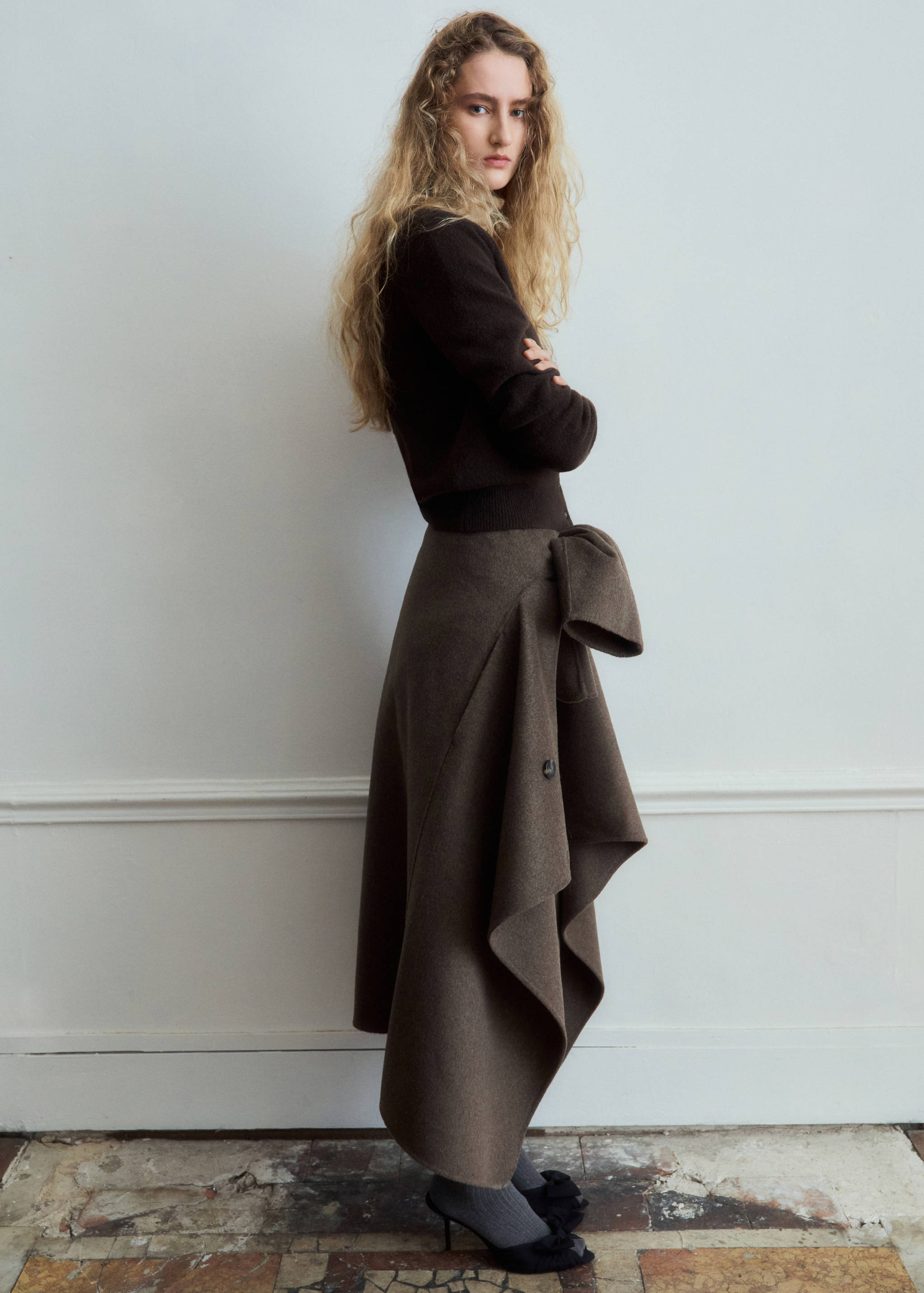 V-neck knitted cardigan - General plane