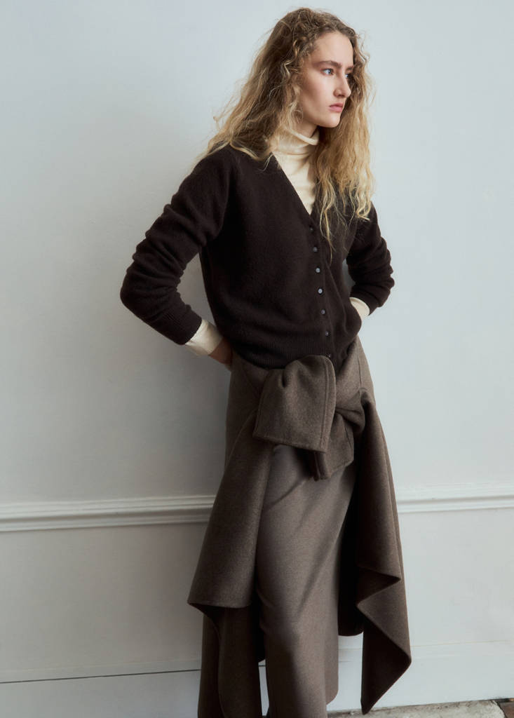 V-neck knitted cardigan — Chocolate
