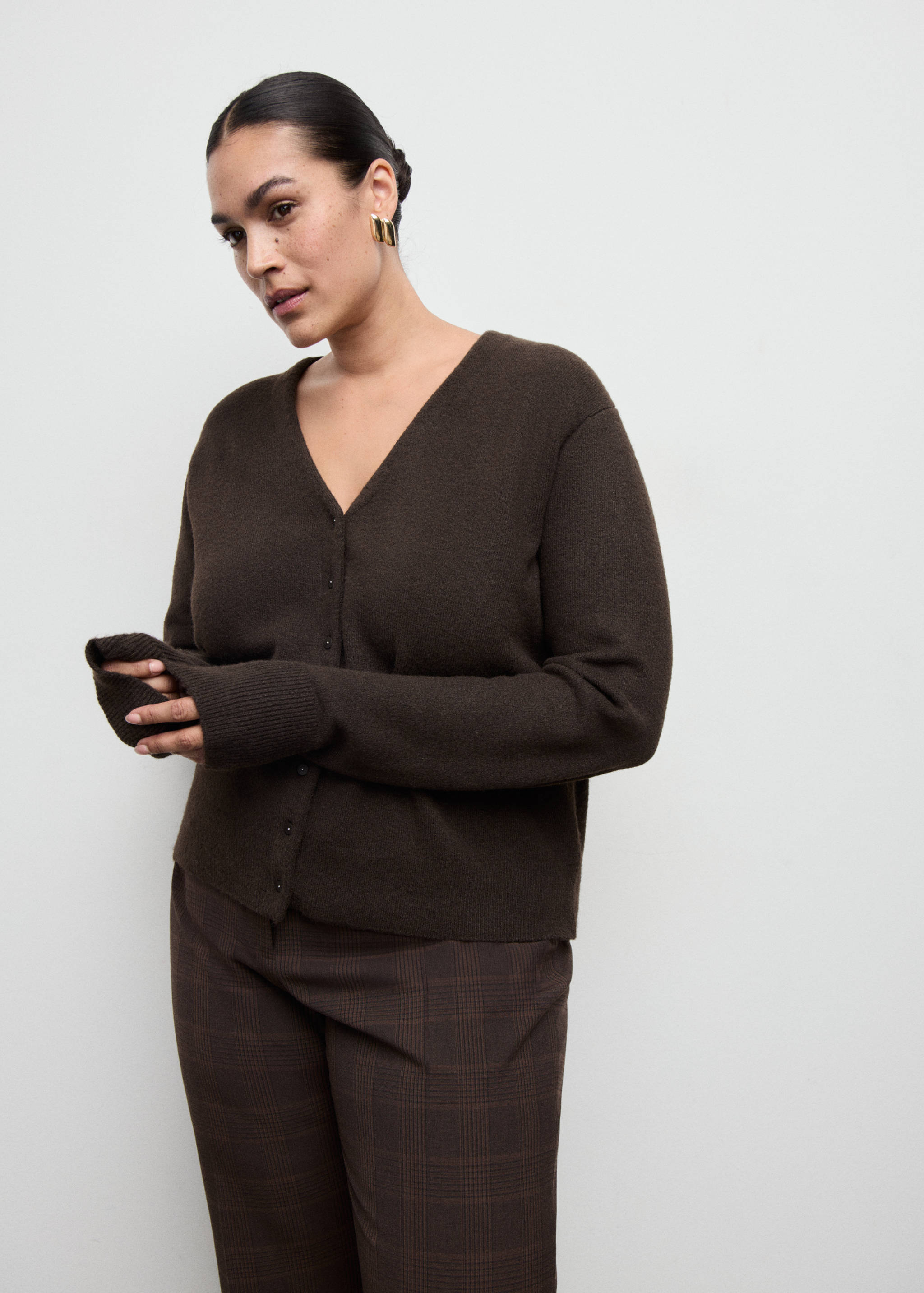 V-neck knitted cardigan - Details of the article 5