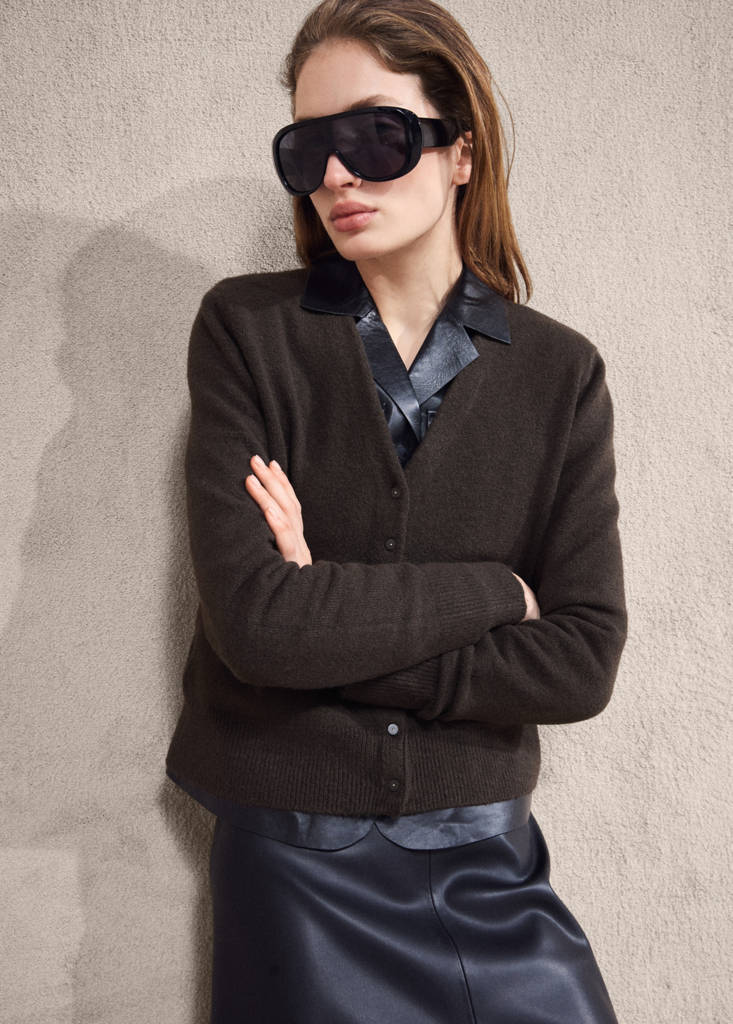 V-neck knitted cardigan — Chocolate