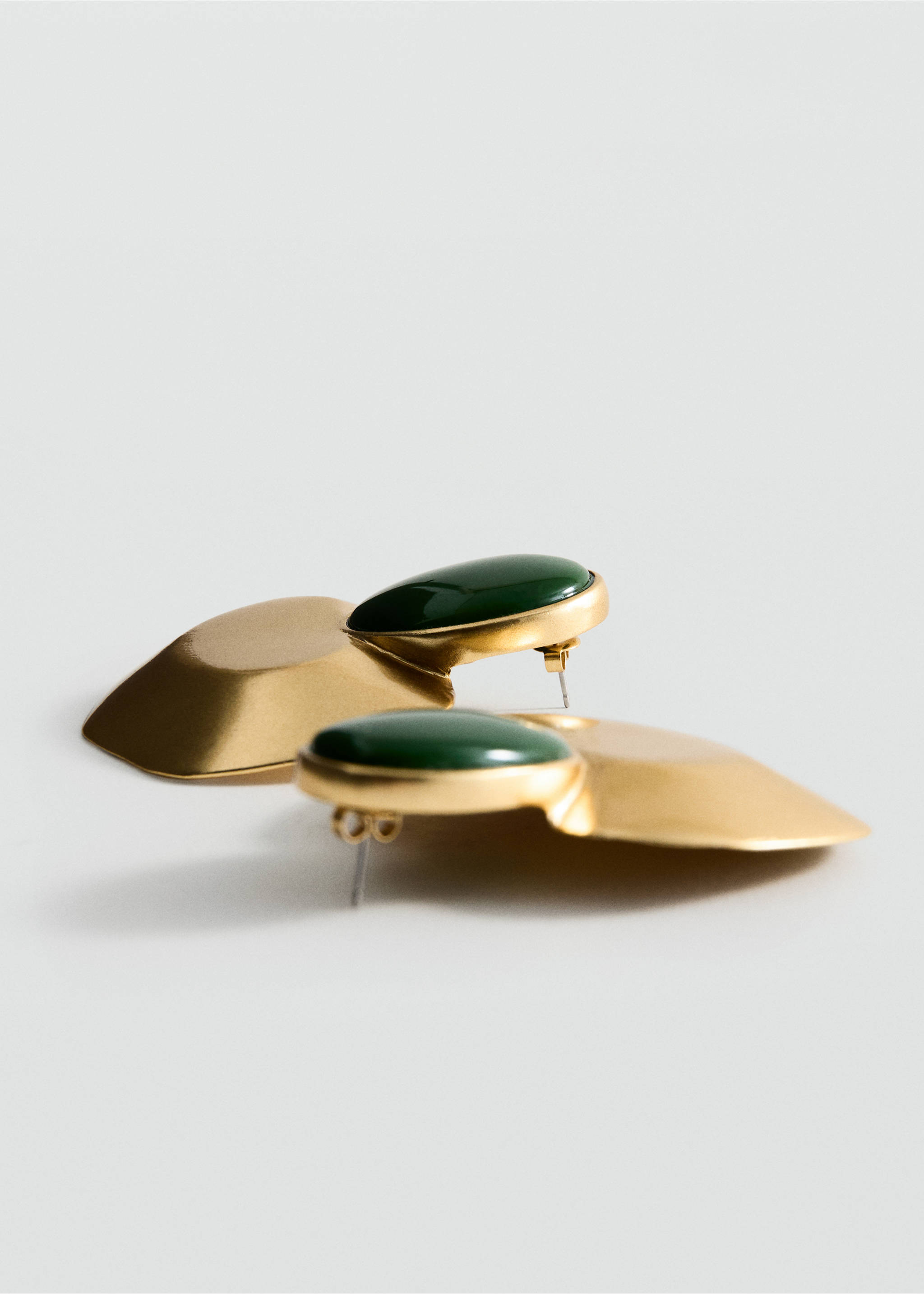 أقراط من الراتنج بتصميم - تفاصيل المنتج 1, ذهبي. Ref: 27091291-00.