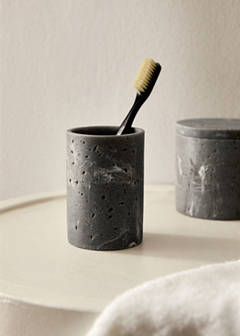 Travertine-effect resin bathroom tumbler — Light/Pastel Grey 1