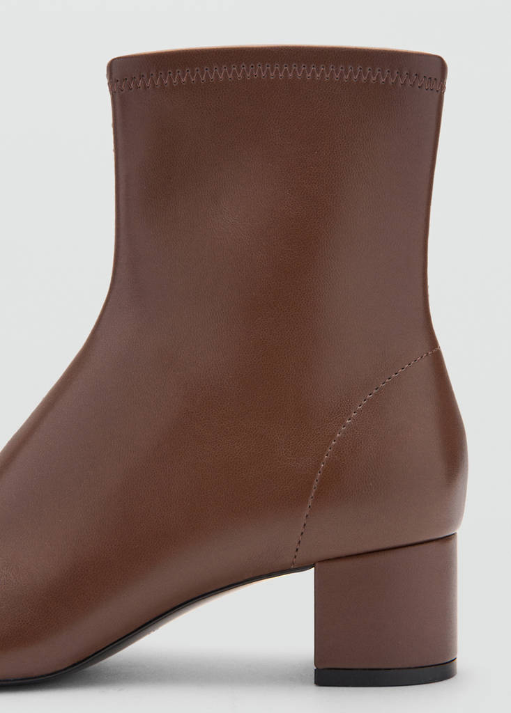 Round-toe block-heel ankle boots — Chocolate