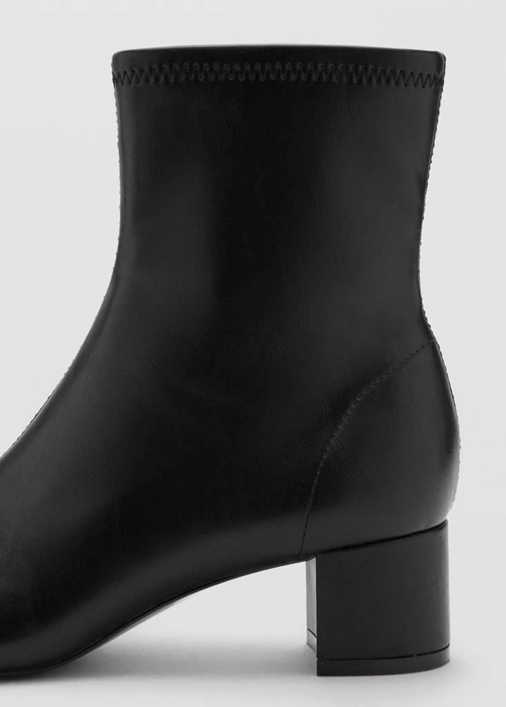 Round-toe block-heel ankle boots — Black