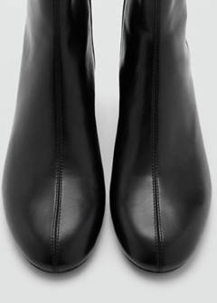 Round-toe block-heel ankle boots — Black 6