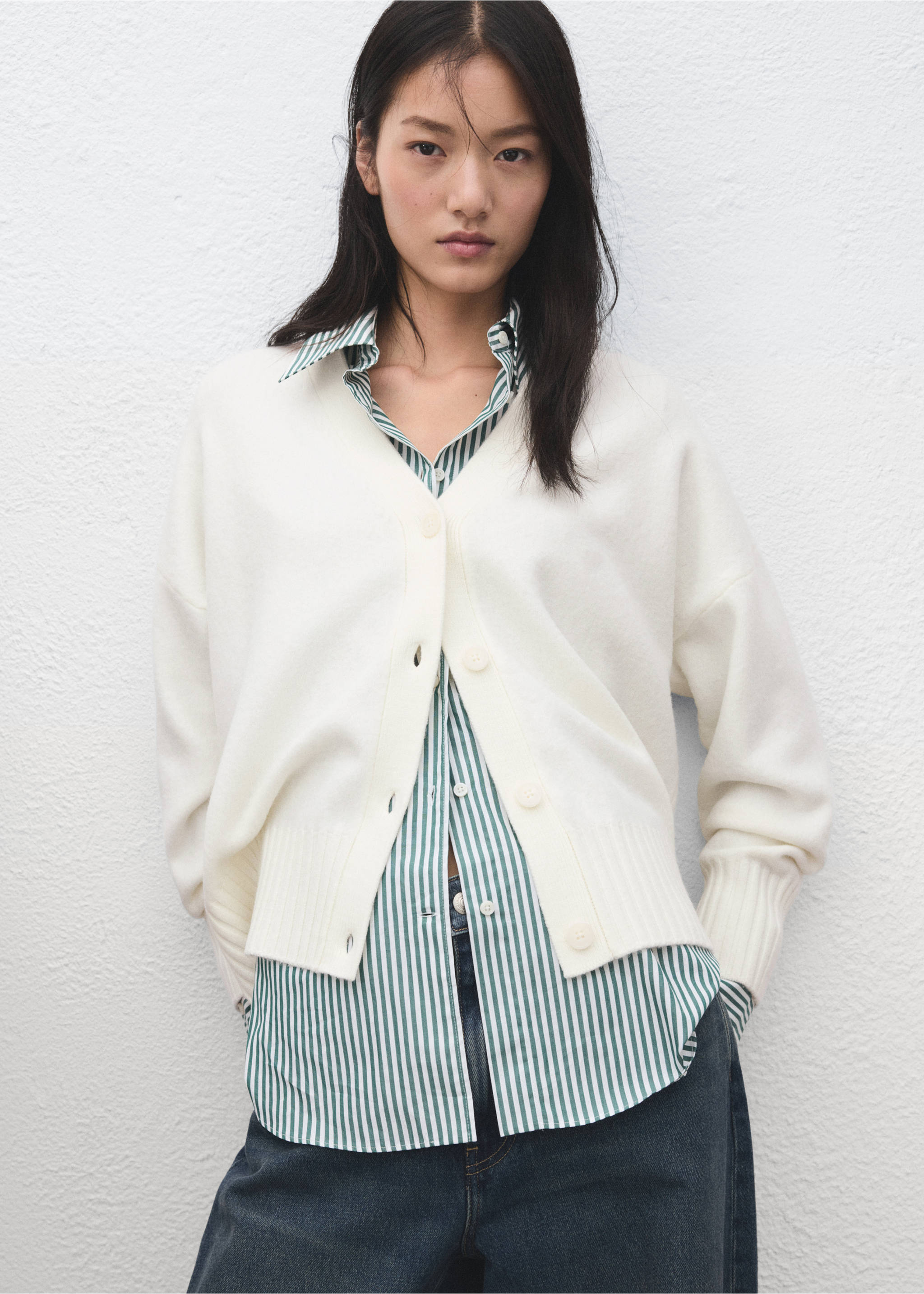 Cardigan maille col V - Plan moyen, Blanc. Ref: 27091303-00.