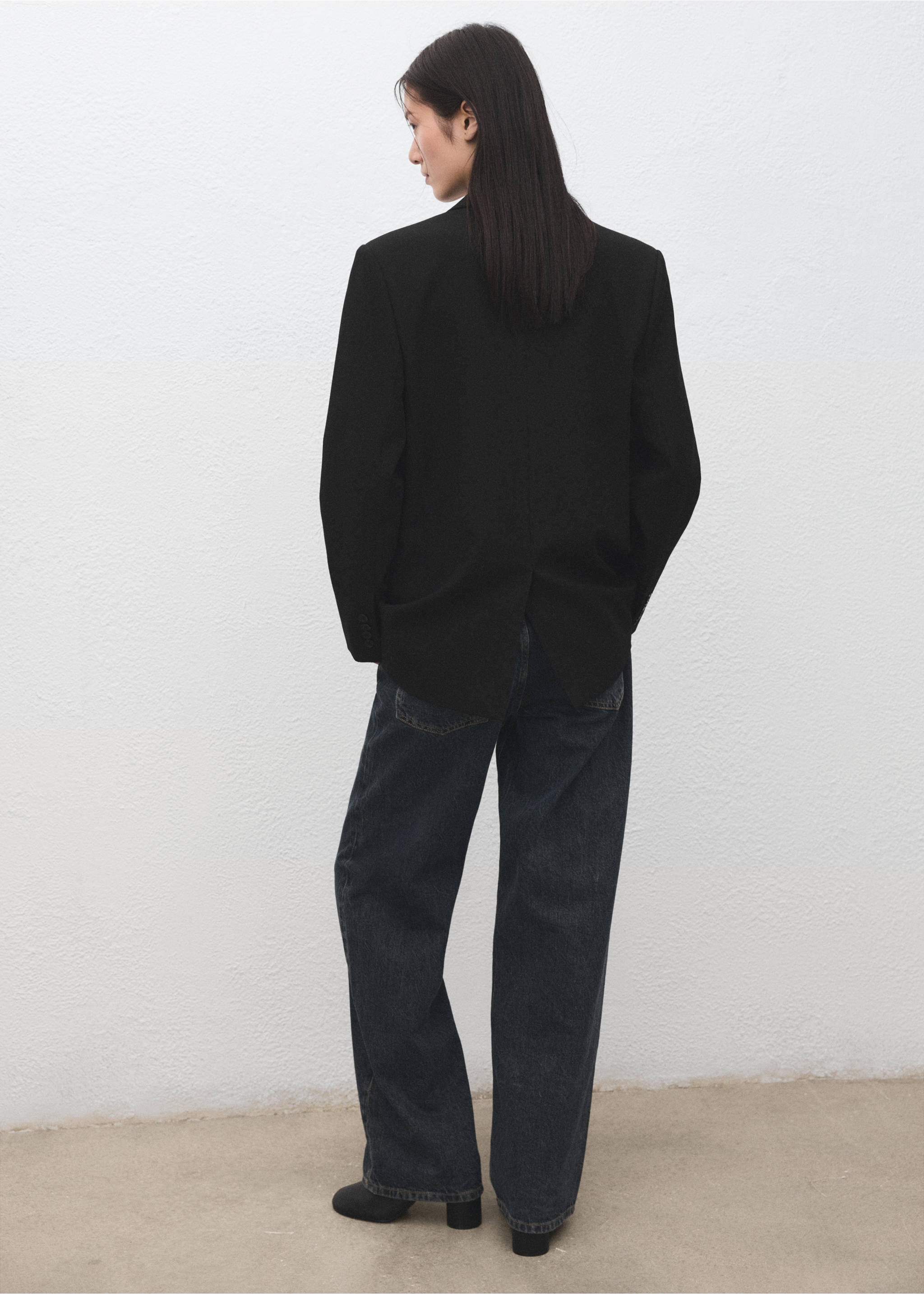 Straight suit jacket with lapel pockets - Reverse of the article, Black. Ref: 27091305-00.