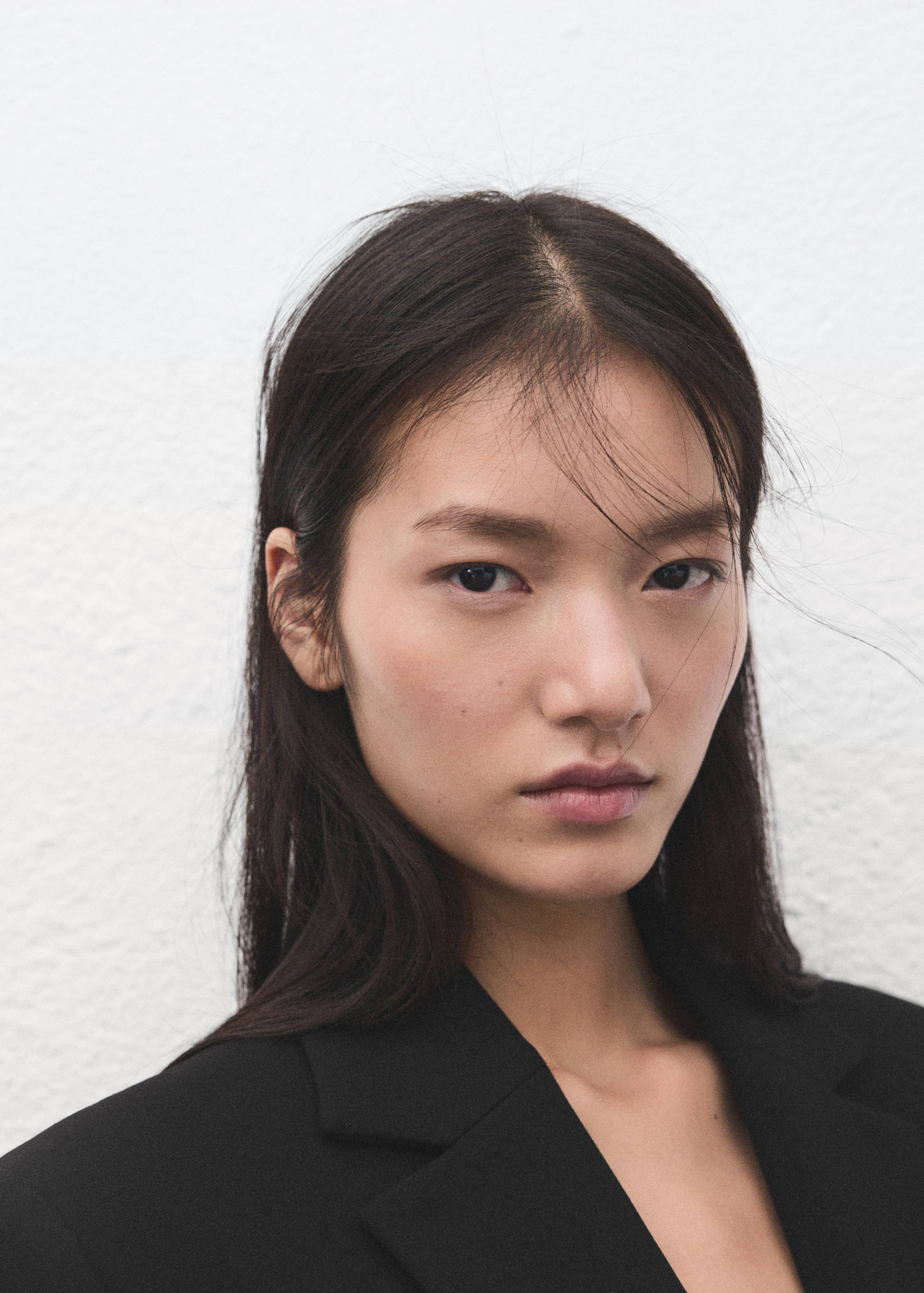 Straight suit jacket with lapel pockets - Details of the article 1