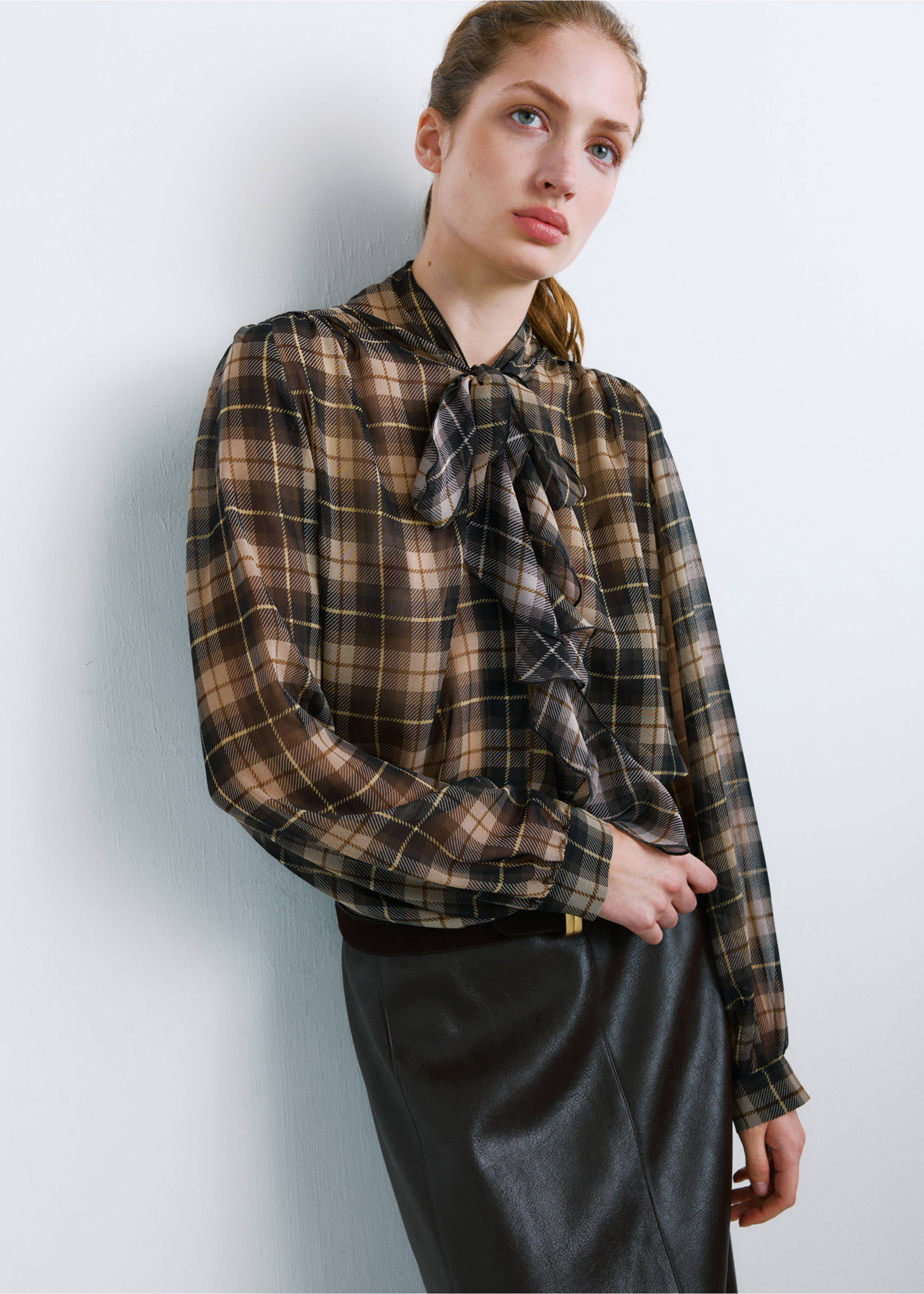 Blouse with check pattern and foulard collar - Details of the article 6, Black. Ref: 27091320-00.