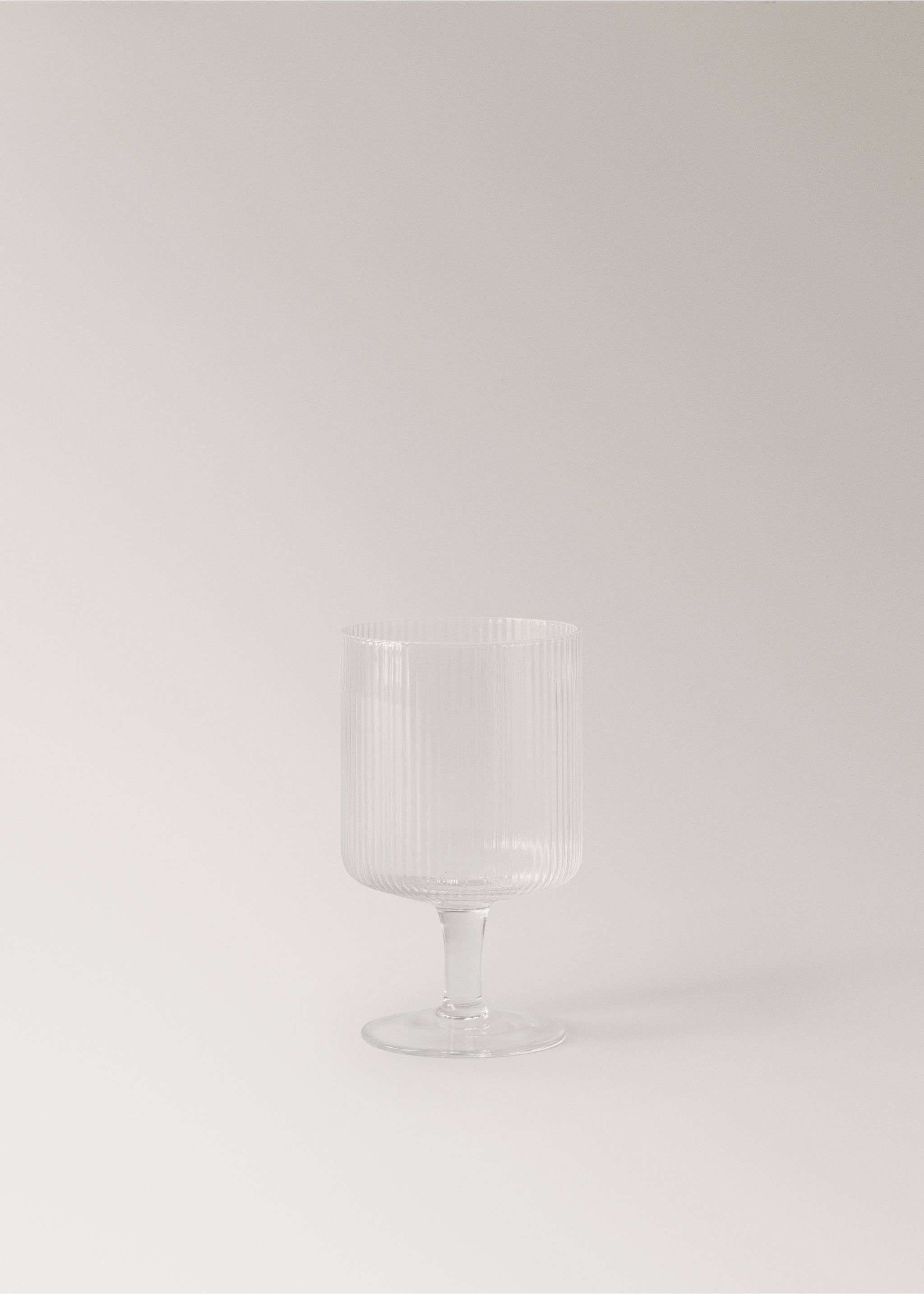 Borosilicate glass cup with embossed lines - Article without model, Ice Grey. Ref: 27091322-00.