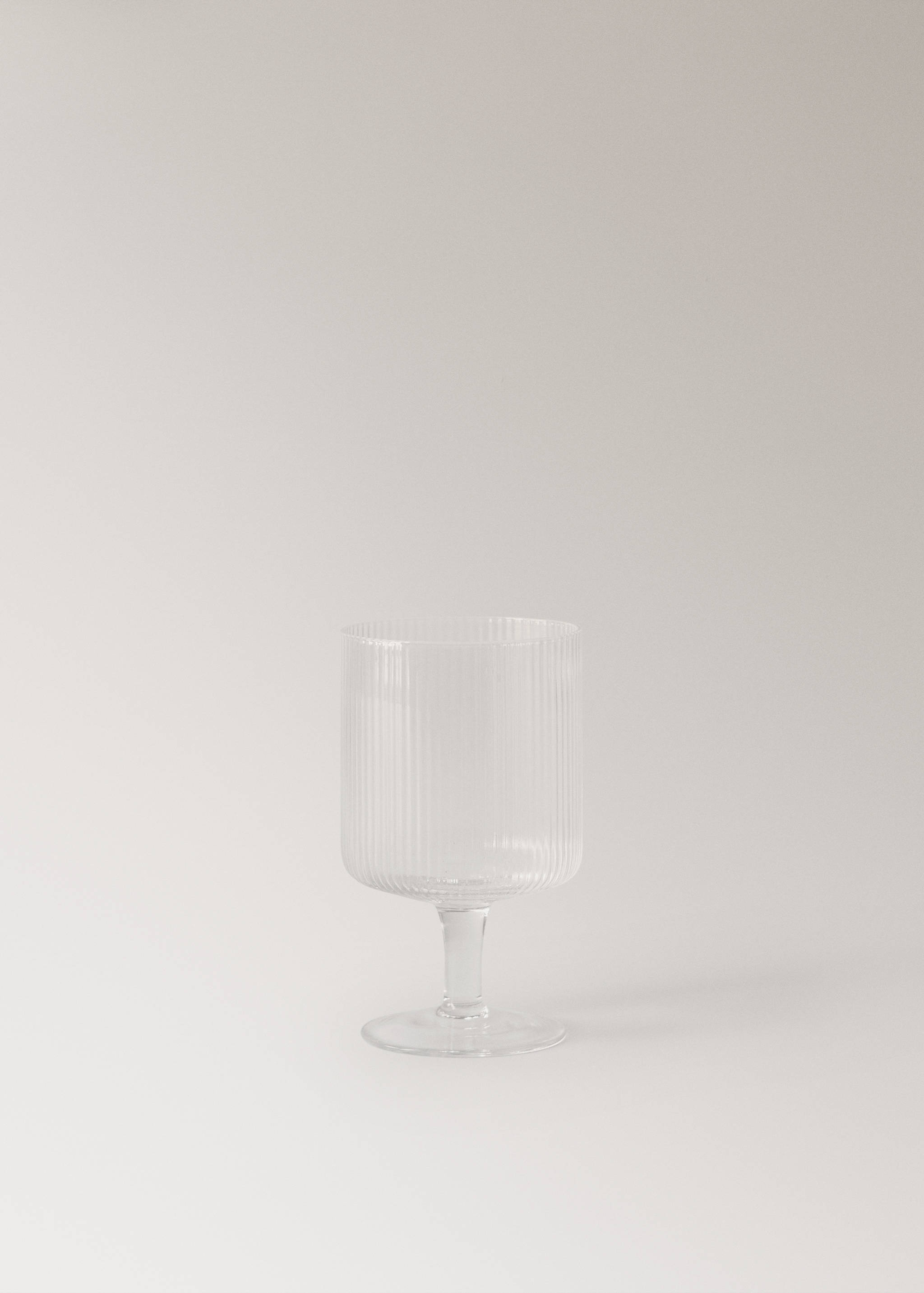 Borosilicate glass cup with embossed lines - Article without model