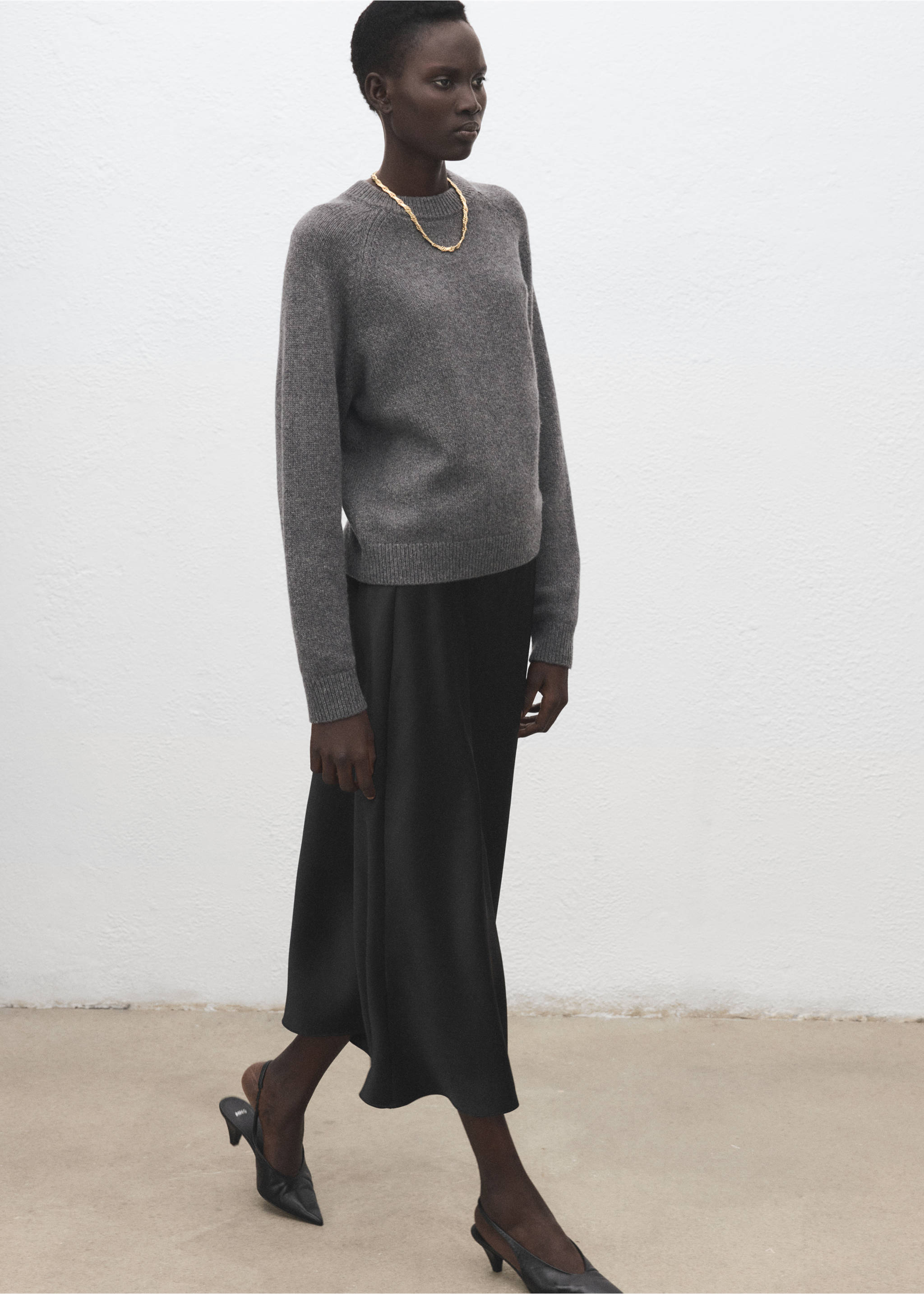 Satin long skirt - Details of the article 2, Black. Ref: 27091326-00.