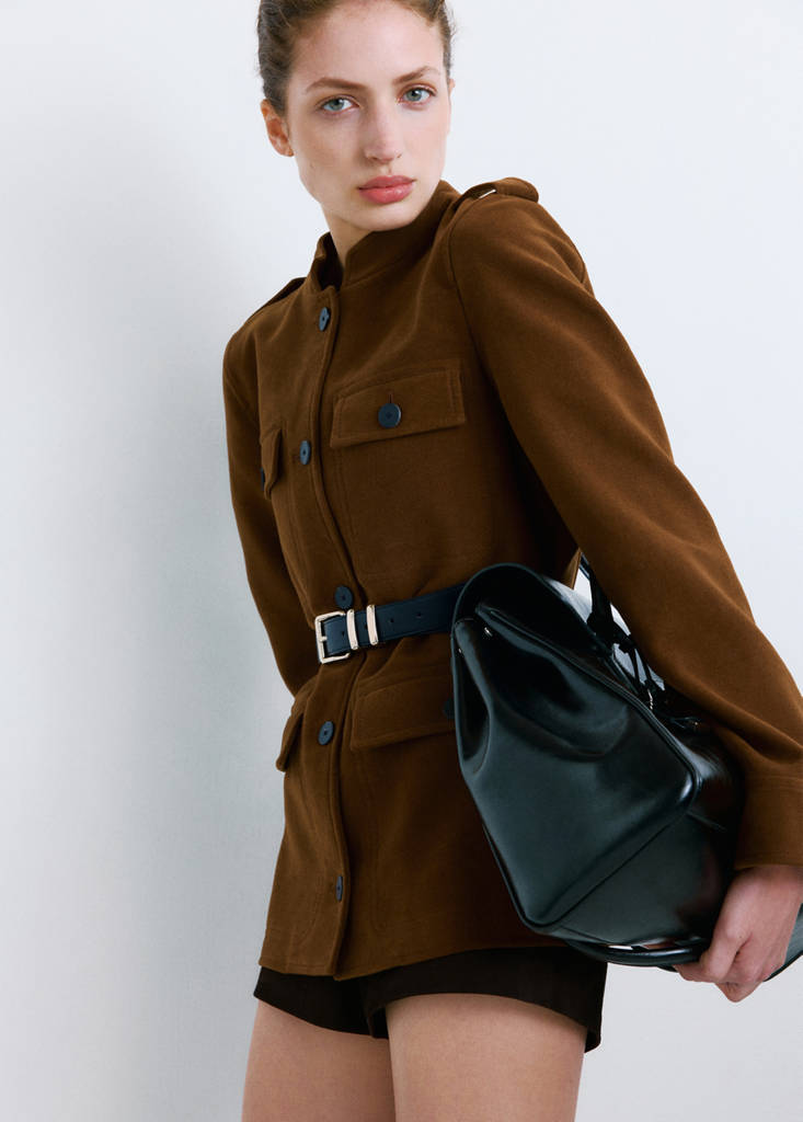 Collarless jacket with pockets