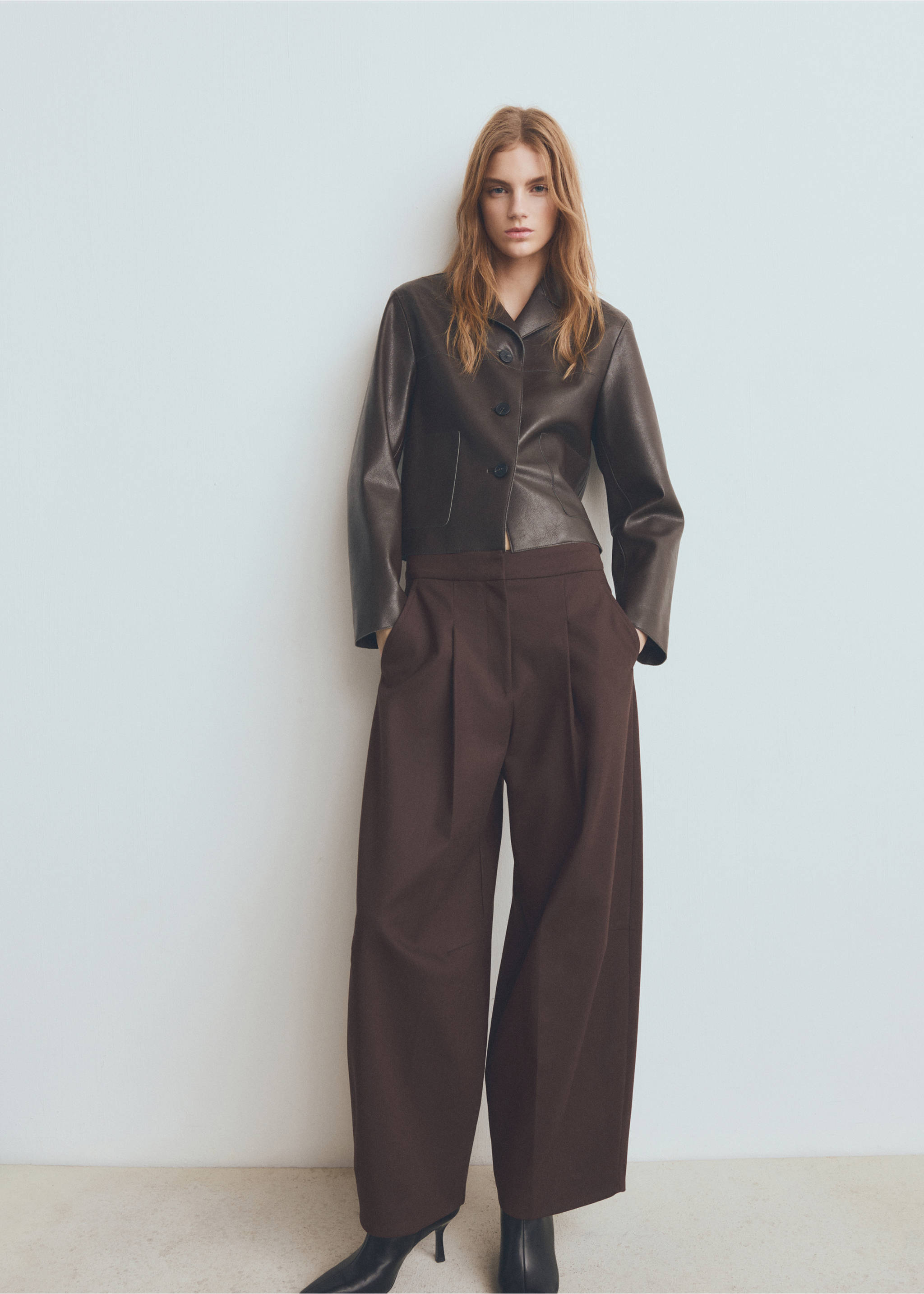 Veste cuir synthétique poches - Plan général, Chocolat. Ref: 27091329-00.