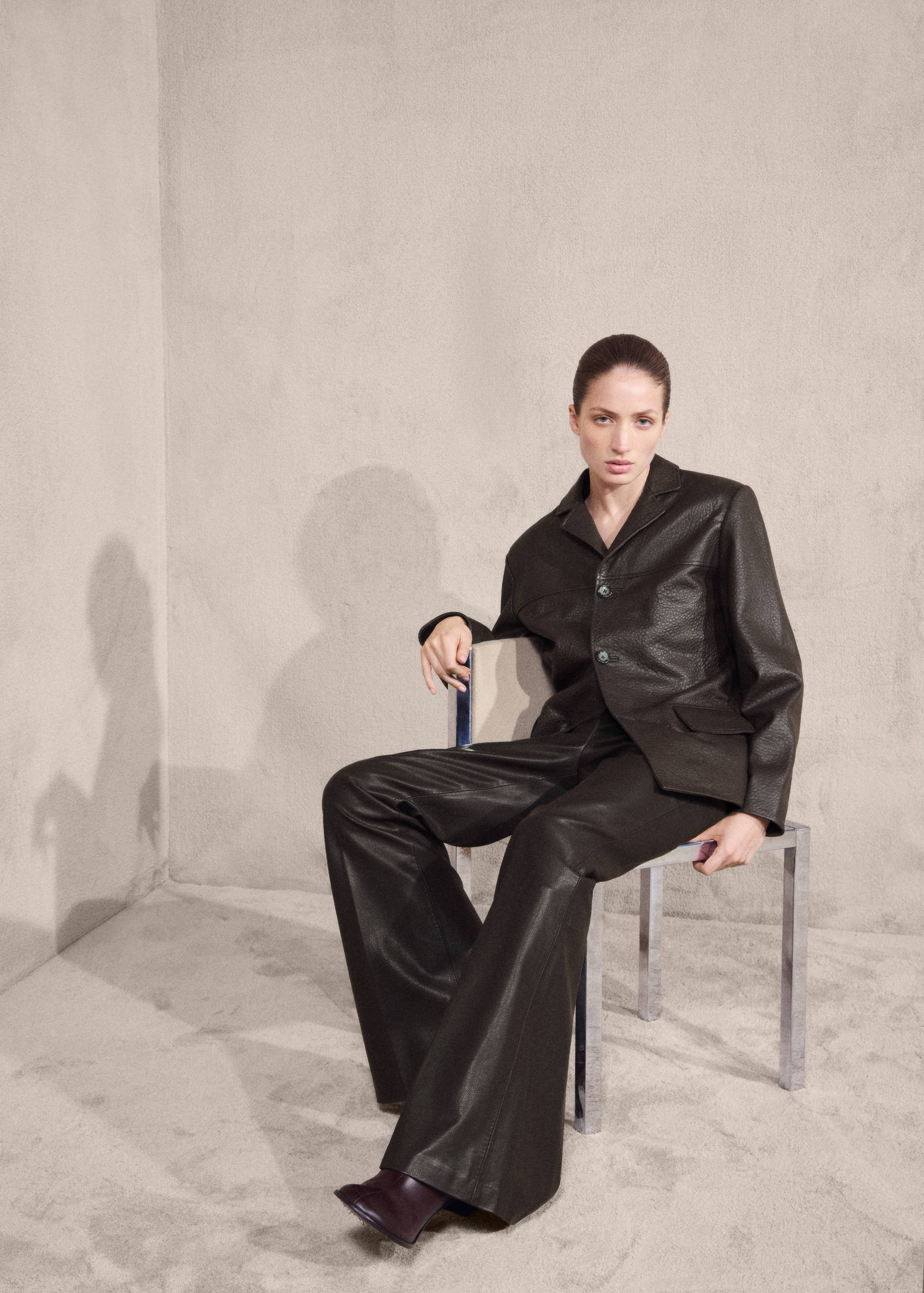 Leather jacket with buttons - Details of the article 2