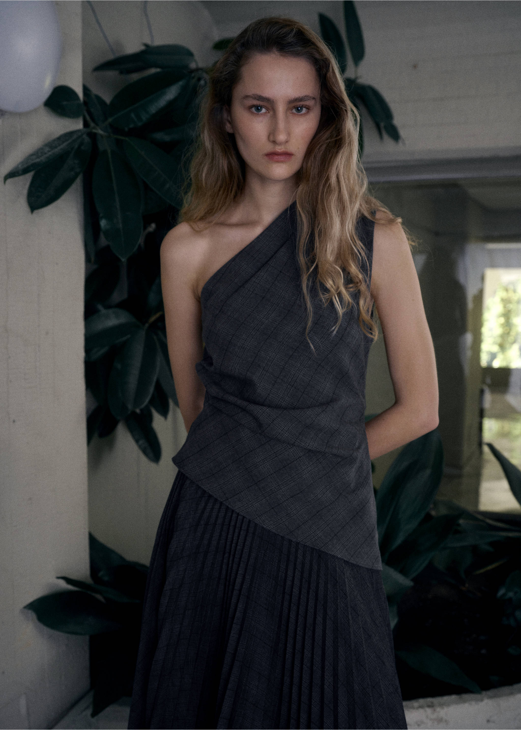 Asymmetrical check top - Medium plane, Grey. Ref: 27091338-00.