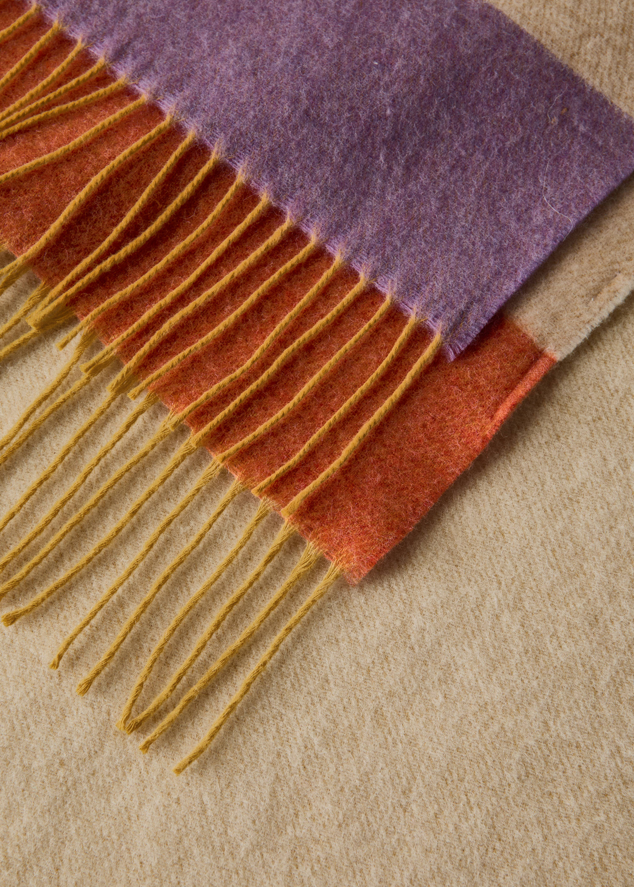 Wool and cotton blanket in colours - Details of the article 2