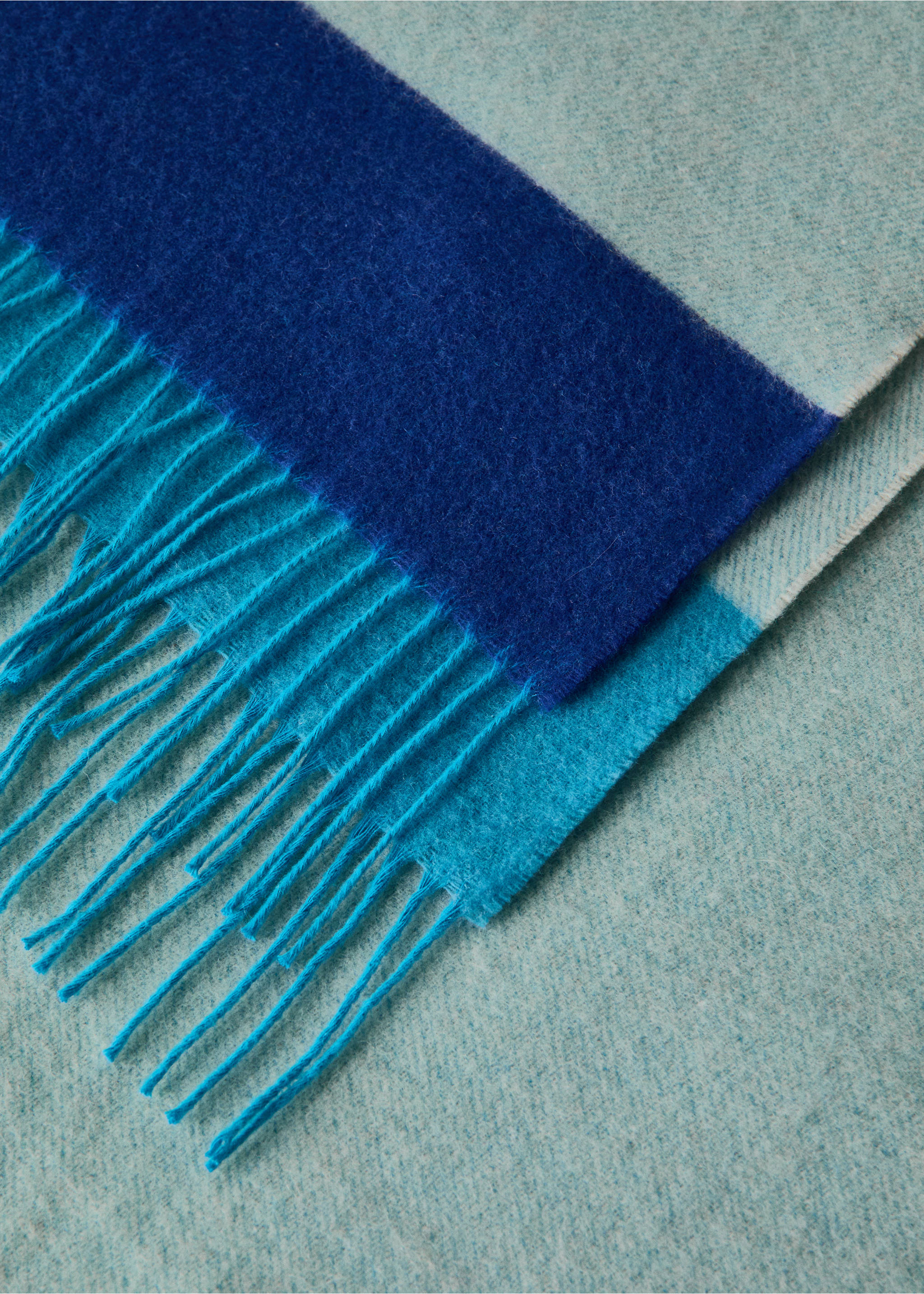 Wool and cotton blanket in colours - Details of the article 2, Blue. Ref: 27091346-00.