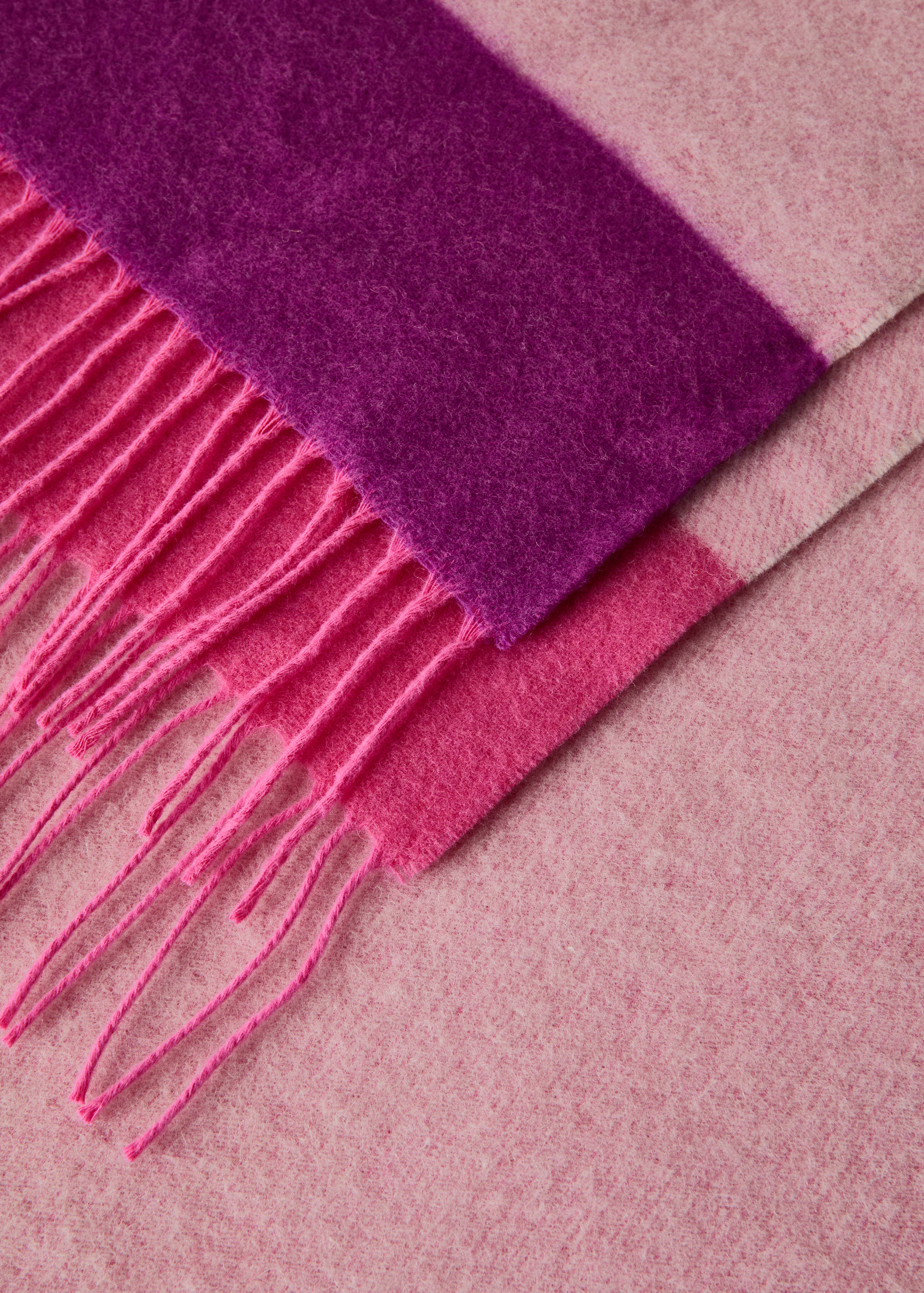 Wool and cotton blanket in colours - Details of the article 2