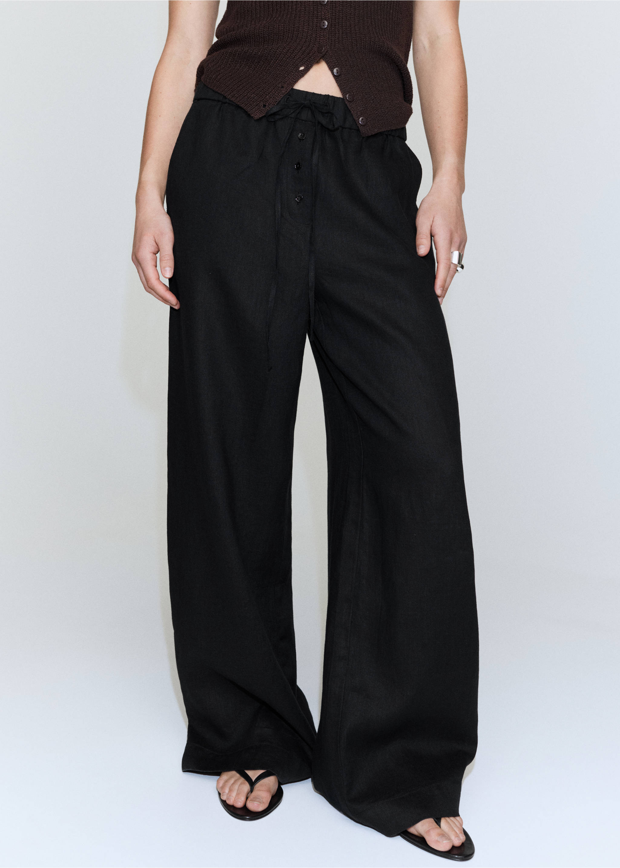 Linen trousers with buttons - Medium plane, Black. Ref: 27091349-00.