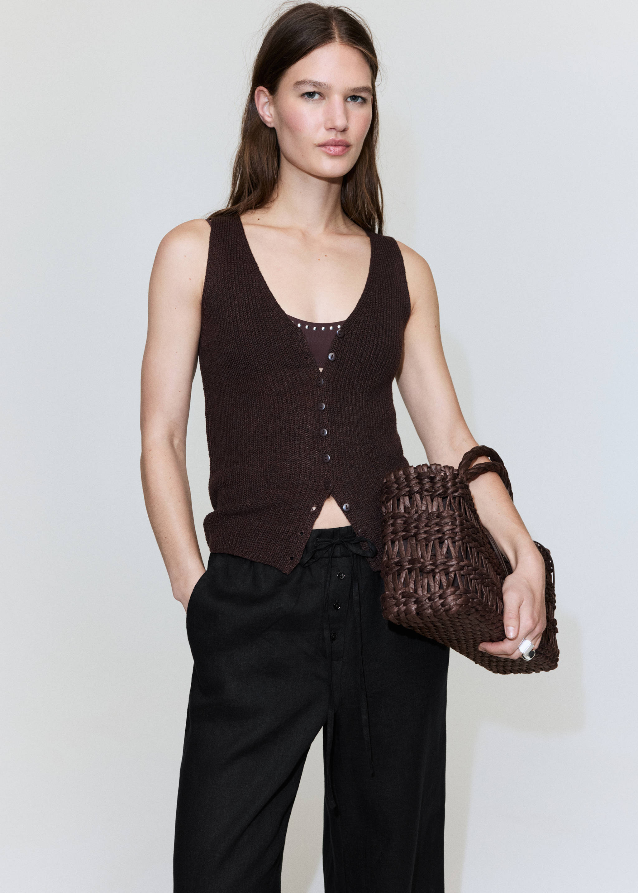 Linen trousers with buttons - Details of the article 1