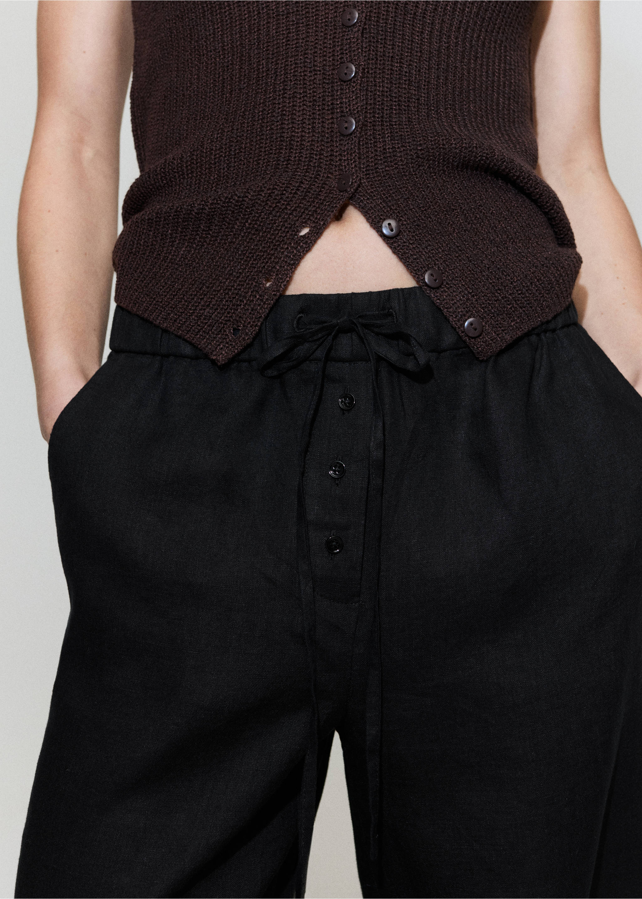 Linen trousers with buttons - Details of the article 3, Black. Ref: 27091349-00.