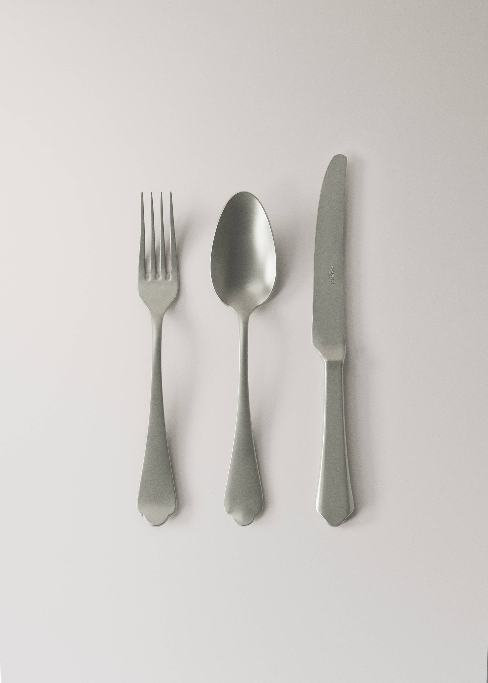 Three-piece matte stainless steel cutlery set - Article without model