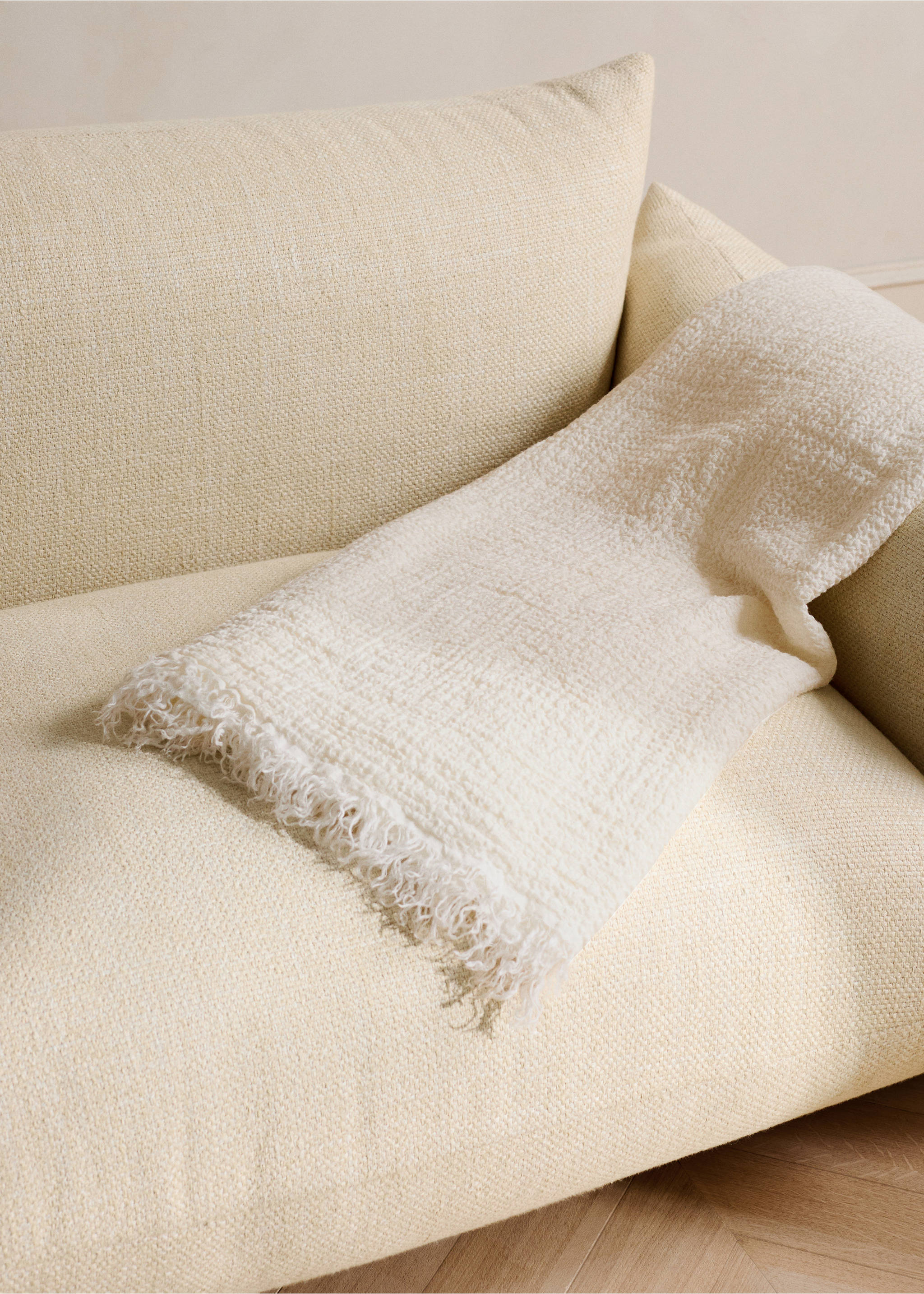 Pătură din 100% in cu margini franjurate - Plan general, Alb-murdar. Ref: 27091524-00.