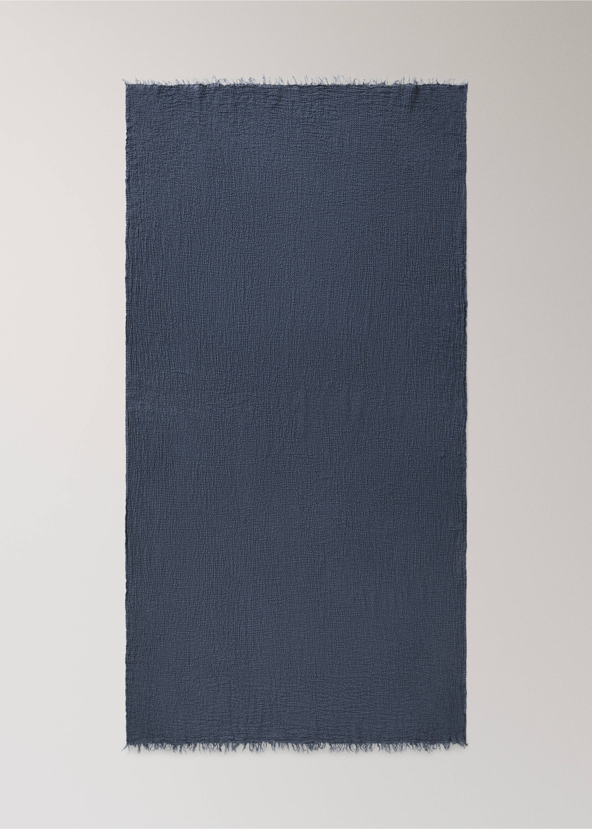 100% linen frayed blanket - Details of the article 3, Indigo Blue. Ref: 27091524-00.
