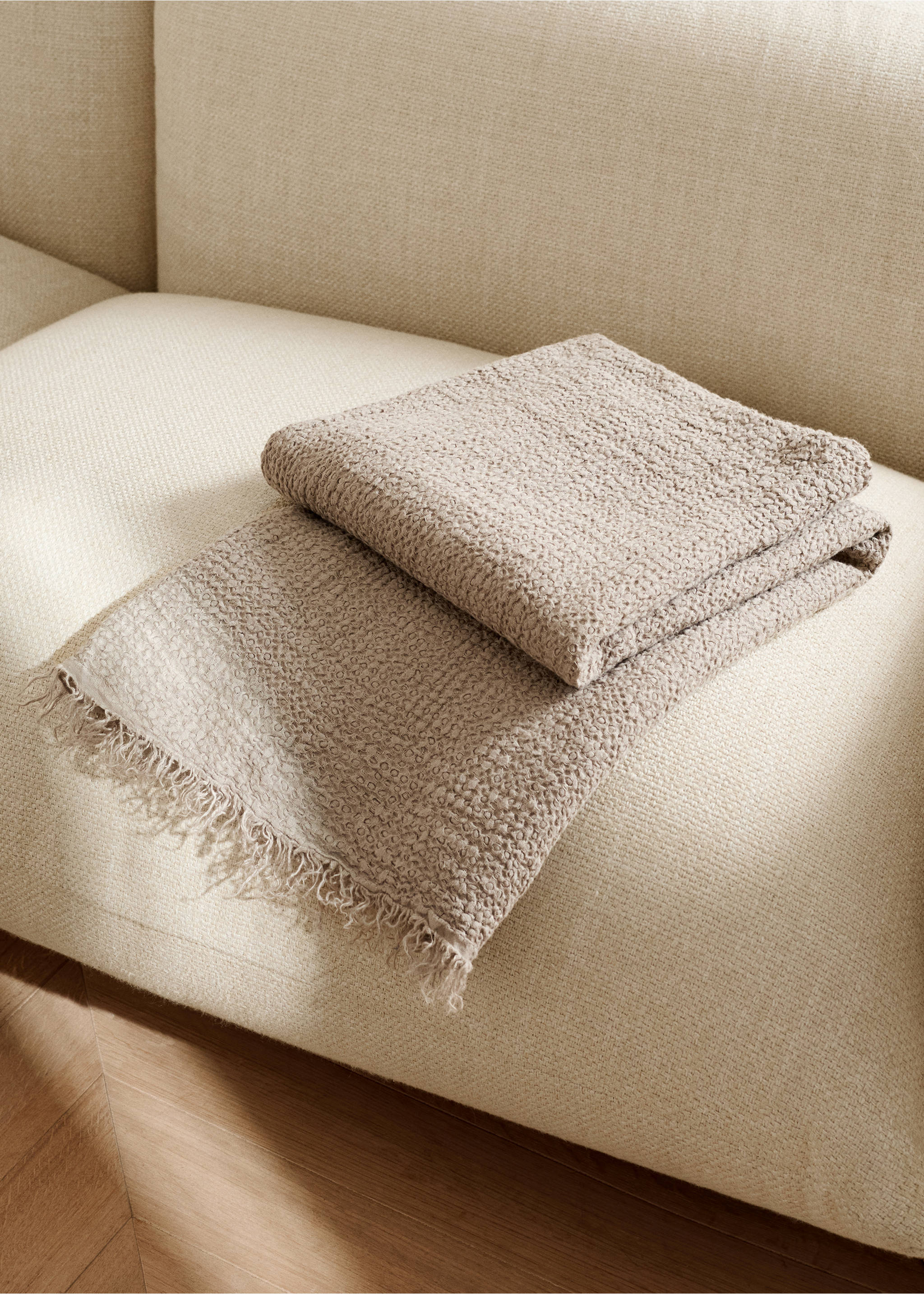 100% linen frayed blanket - General plane, Light/Pastel Brown. Ref: 27091524-00.